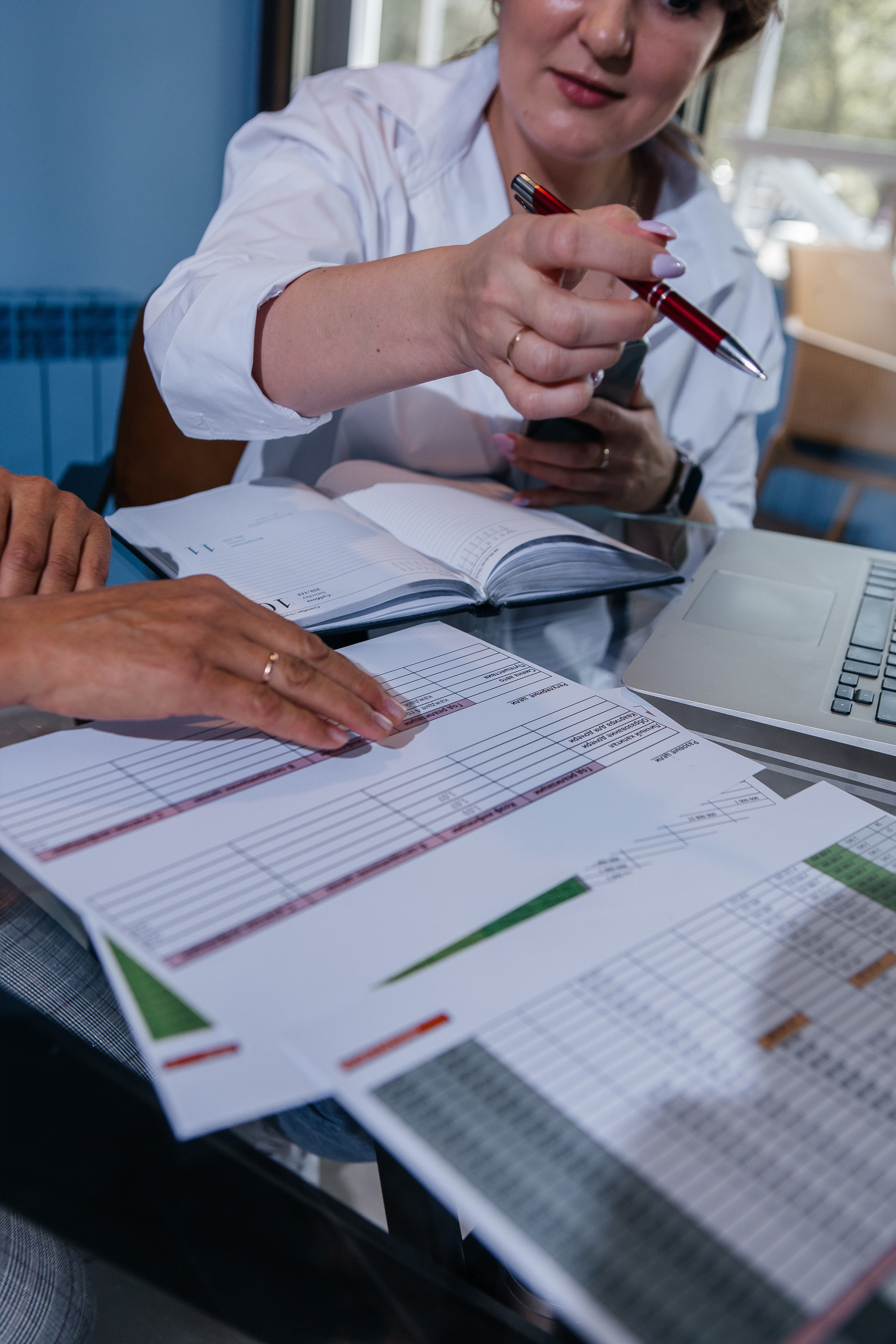 Контент-съёмка для финансового советника Любовь Черёмина. Контент-фотограф в Абакане Наталья Нагибина