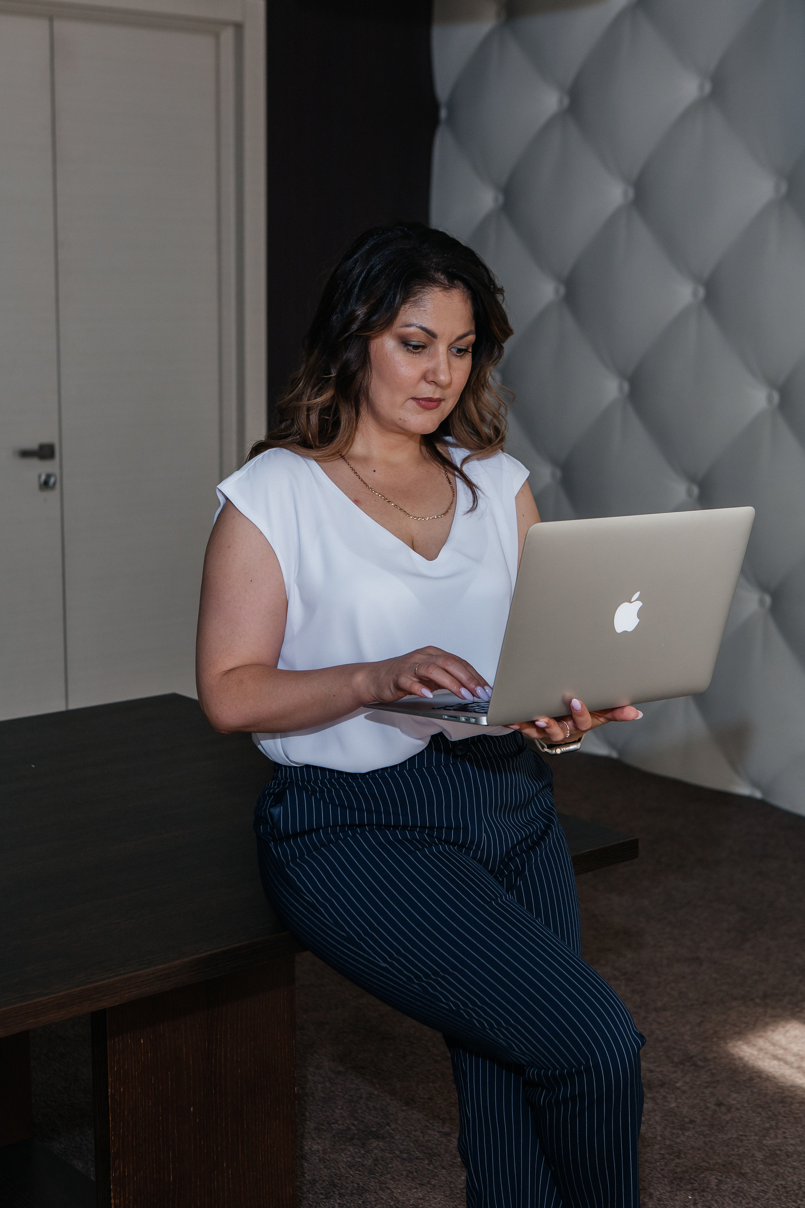 Контент-съёмка для финансового советника Любовь Черёмина. Контент-фотограф в Абакане Наталья Нагибина