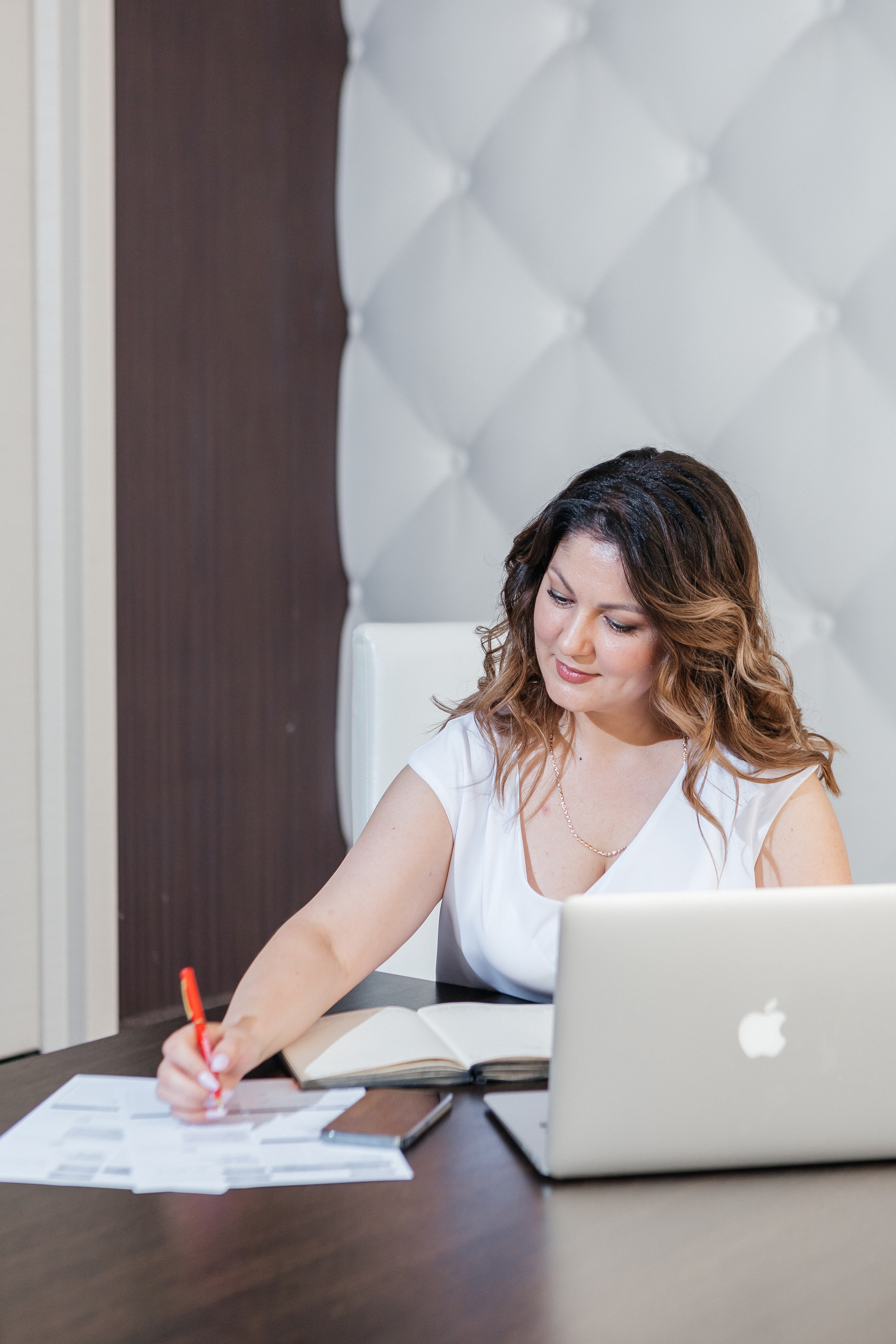 Контент-съёмка для финансового советника Любовь Черёмина. Контент-фотограф в Абакане Наталья Нагибина