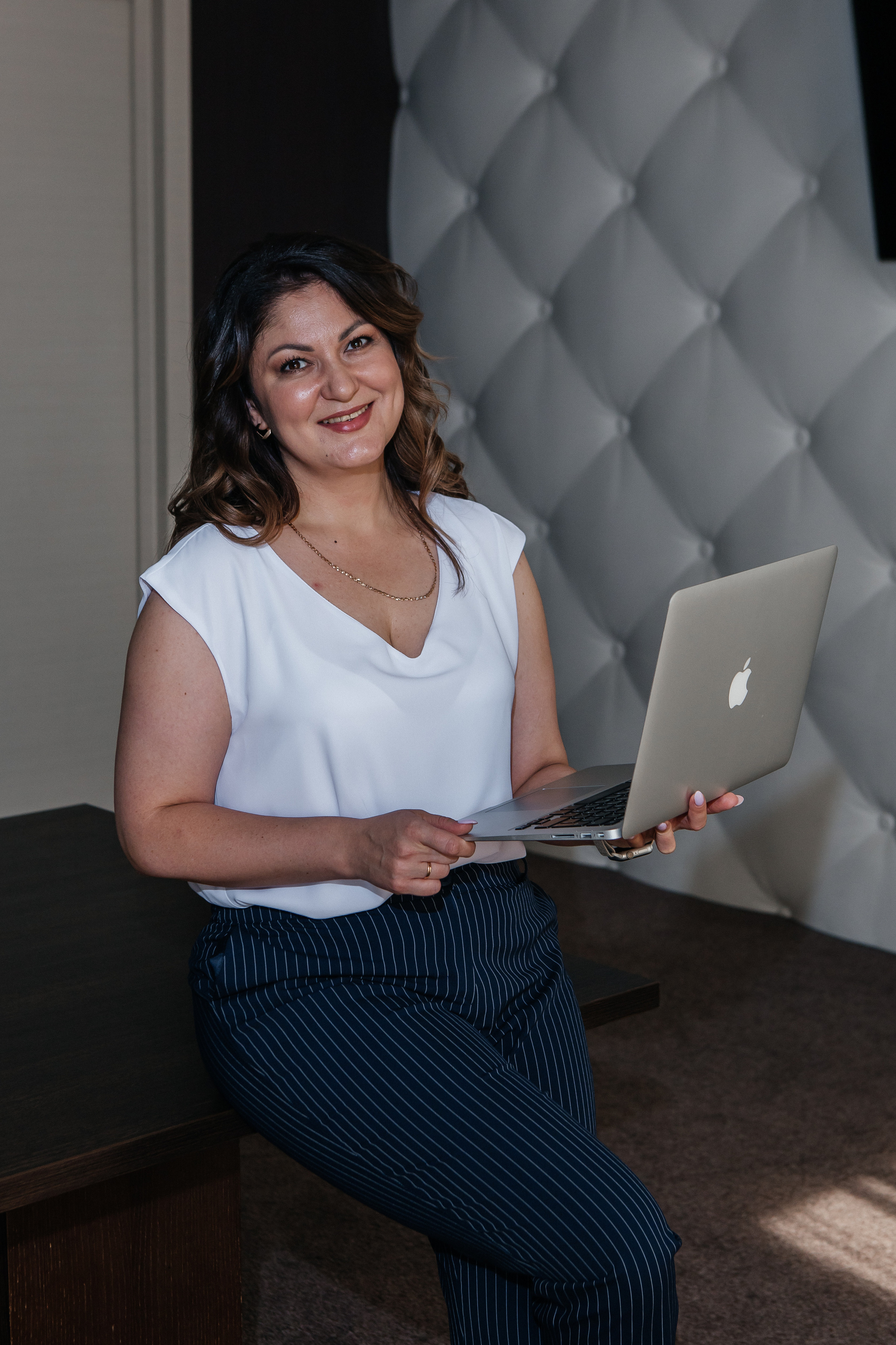 Контент-съёмка для финансового советника Любовь Черёмина. Контент-фотограф в Абакане Наталья Нагибина