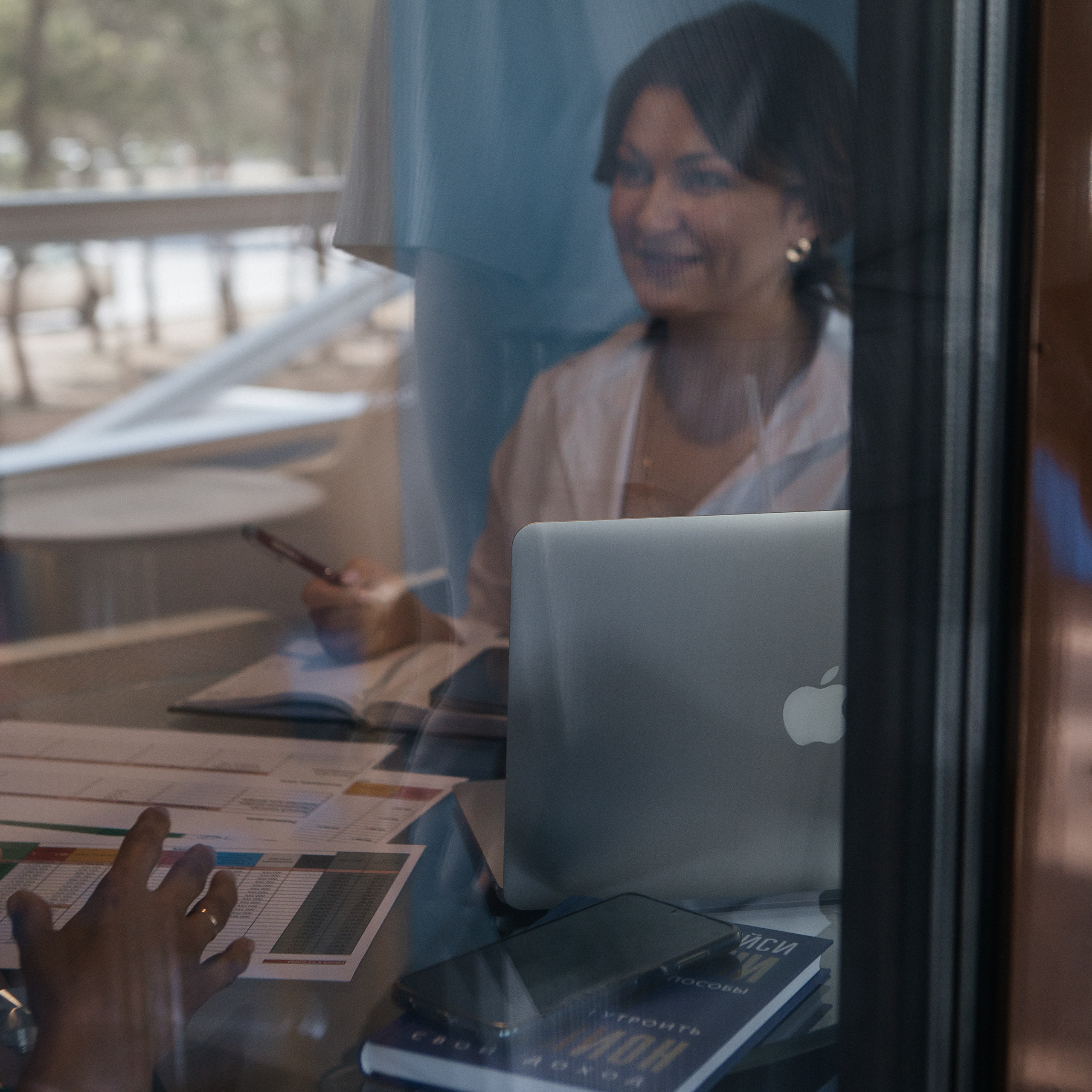 Контент-съёмка для финансового советника Любовь Черёмина. Контент-фотограф в Абакане Наталья Нагибина