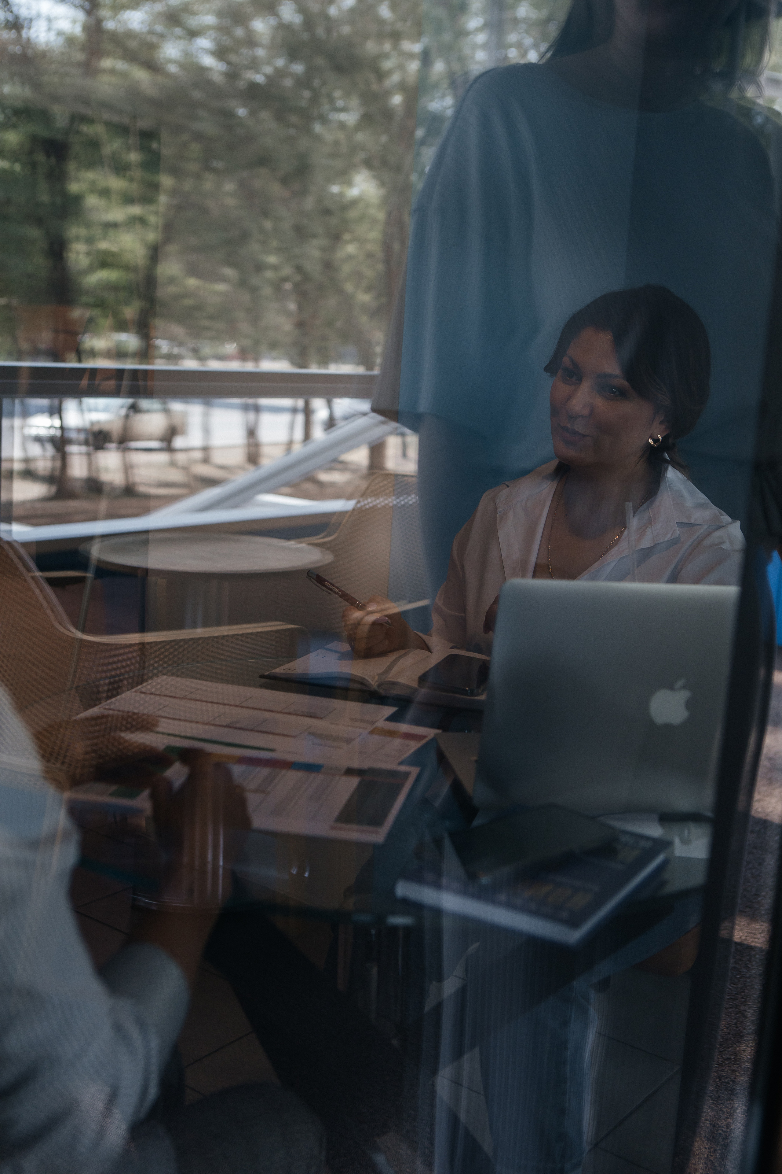 Контент-съёмка для финансового советника Любовь Черёмина. Контент-фотограф в Абакане Наталья Нагибина