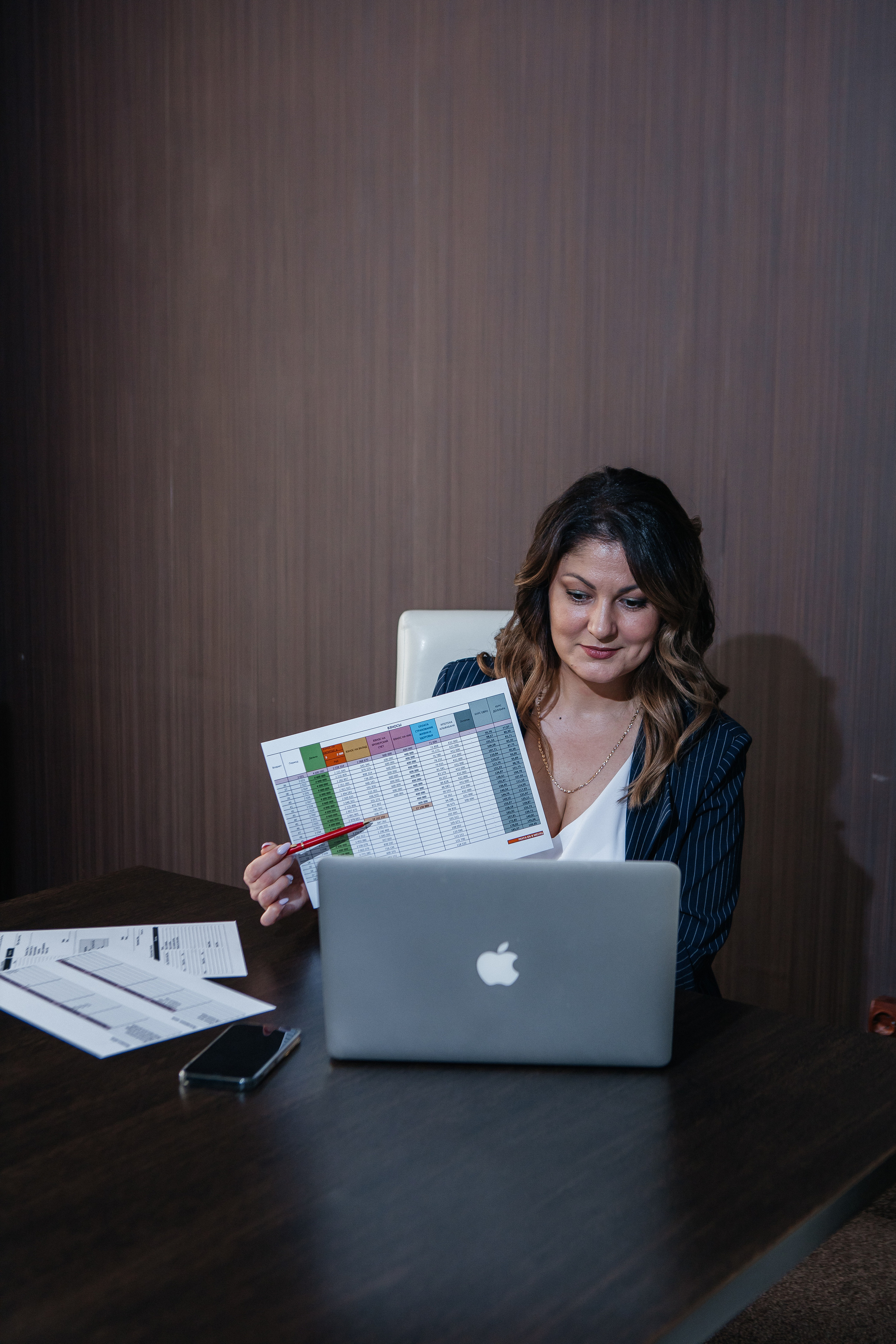 Контент-съёмка для финансового советника Любовь Черёмина. Контент-фотограф в Абакане Наталья Нагибина