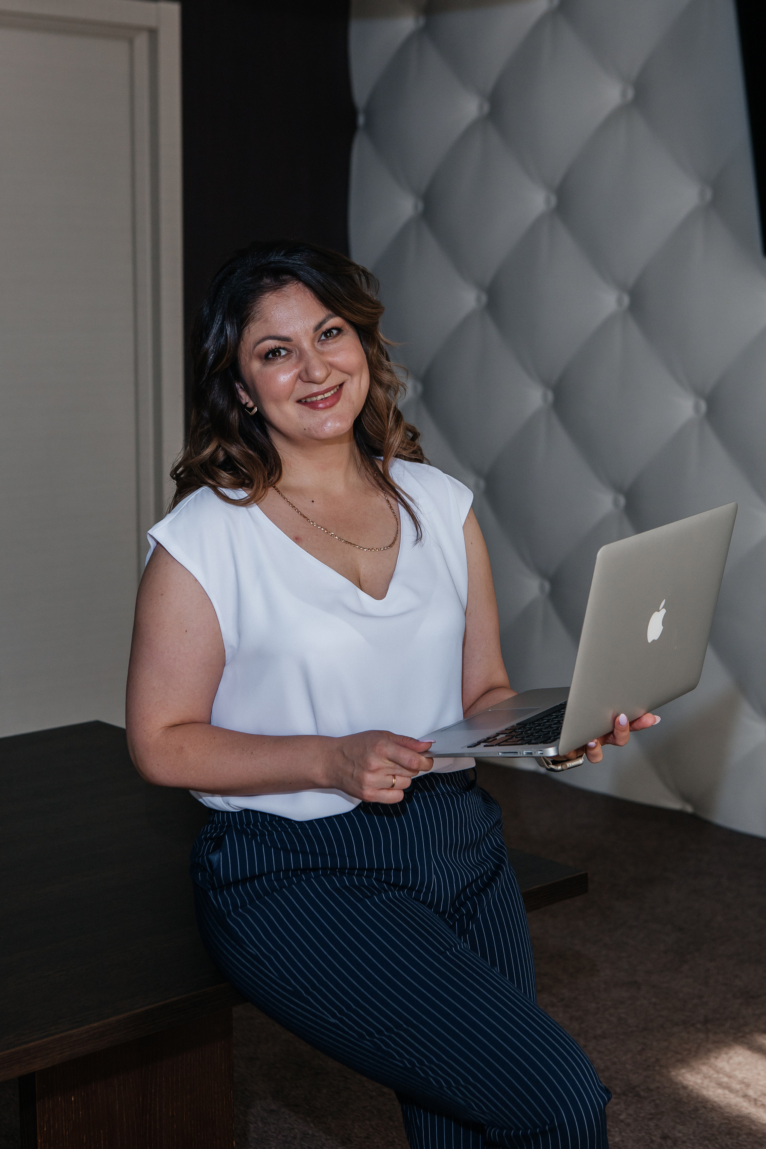 Контент-съёмка для финансового советника Любовь Черёмина. Контент-фотограф в Абакане Наталья Нагибина