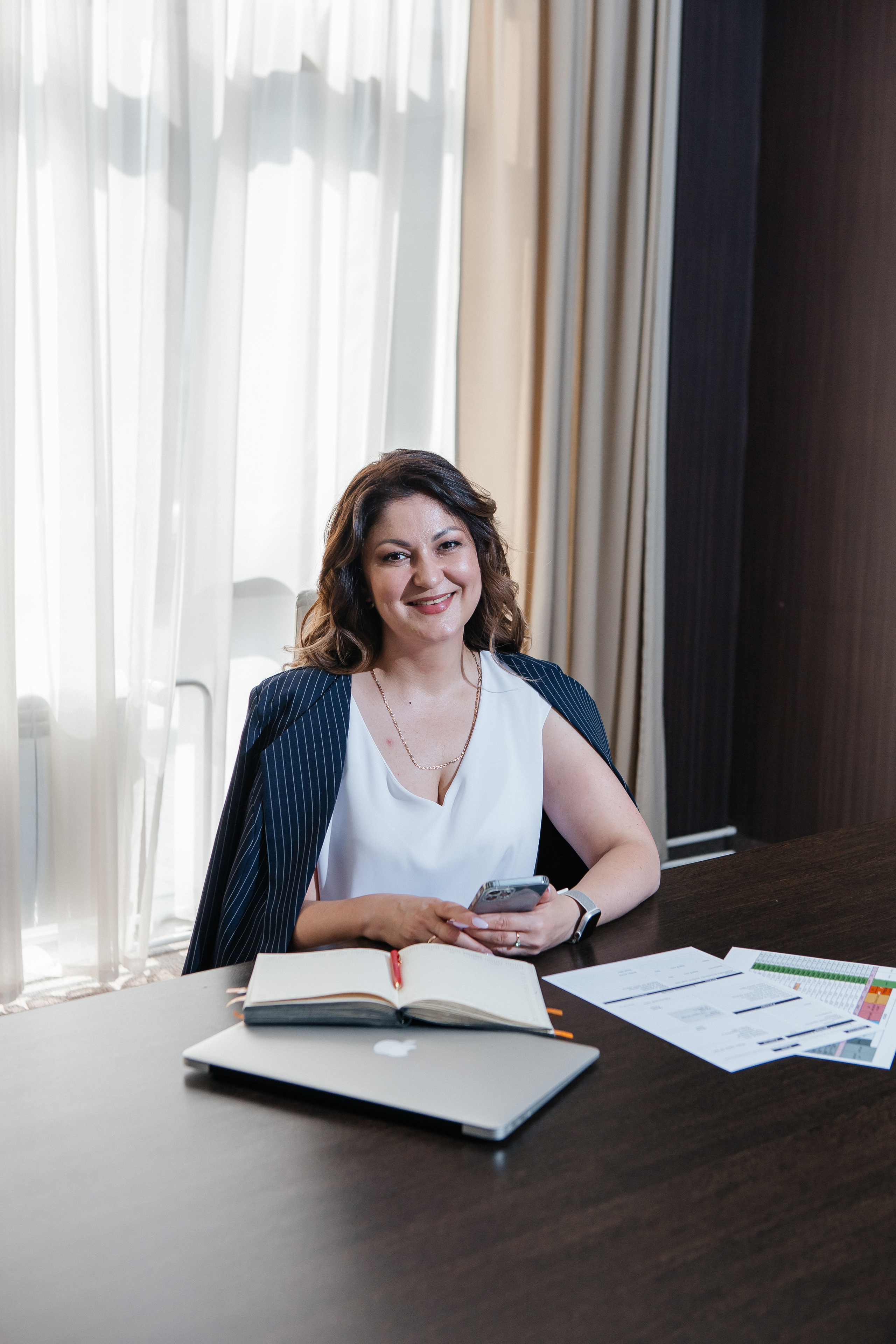 Контент-съёмка для финансового советника Любовь Черёмина. Контент-фотограф в Абакане Наталья Нагибина