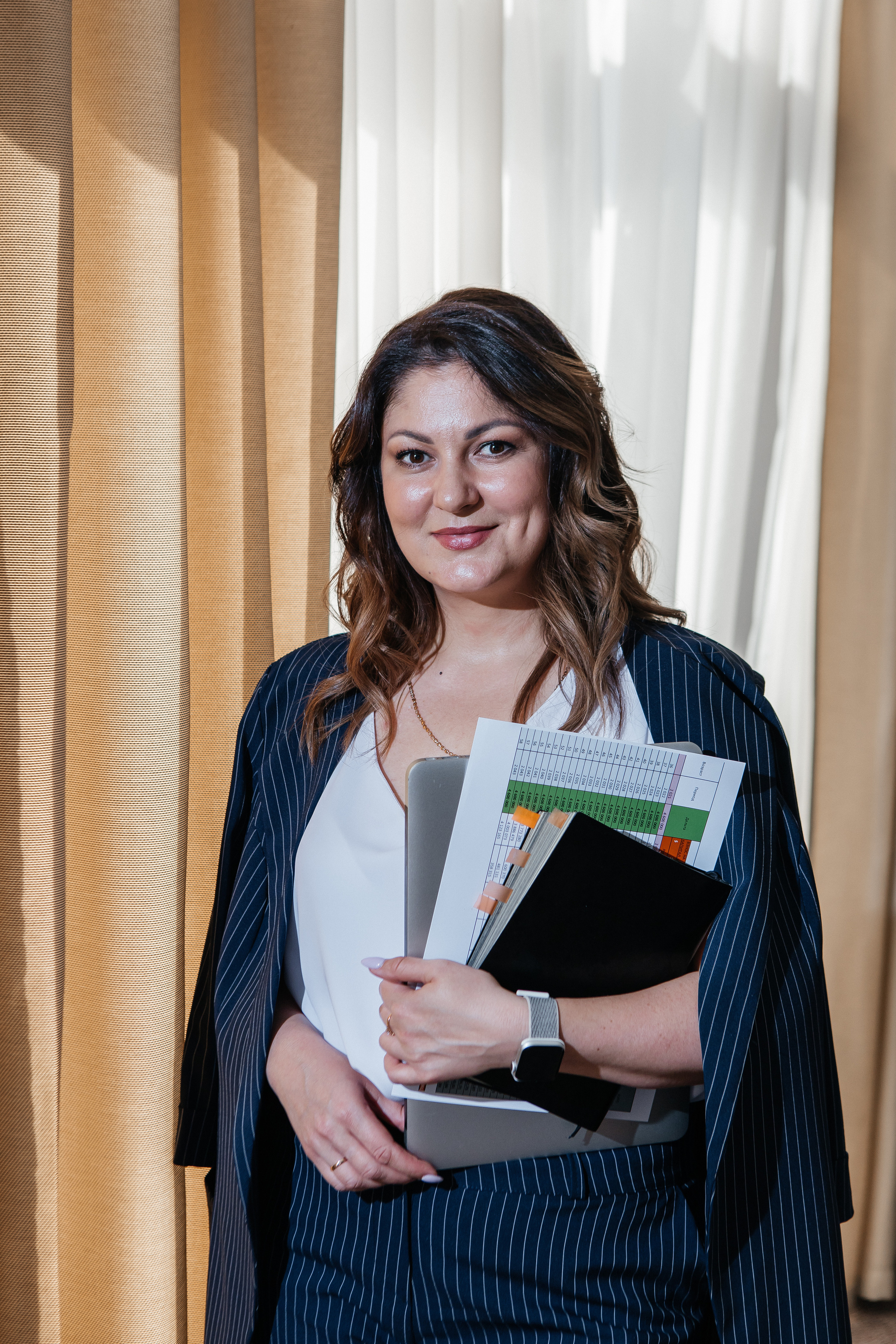 Контент-съёмка для финансового советника Любовь Черёмина. Контент-фотограф в Абакане Наталья Нагибина