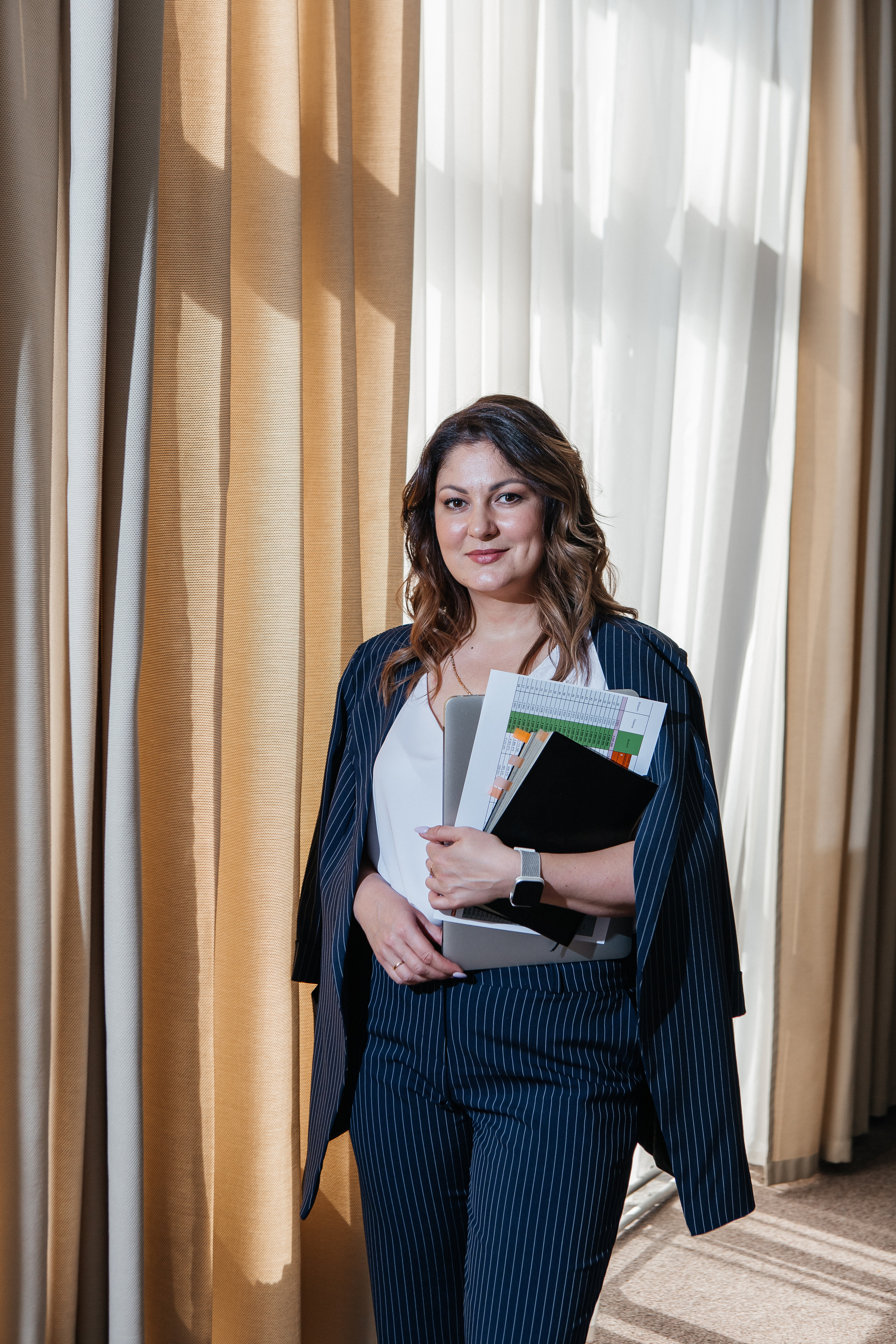 Контент-съёмка для финансового советника Любовь Черёмина. Контент-фотограф в Абакане Наталья Нагибина