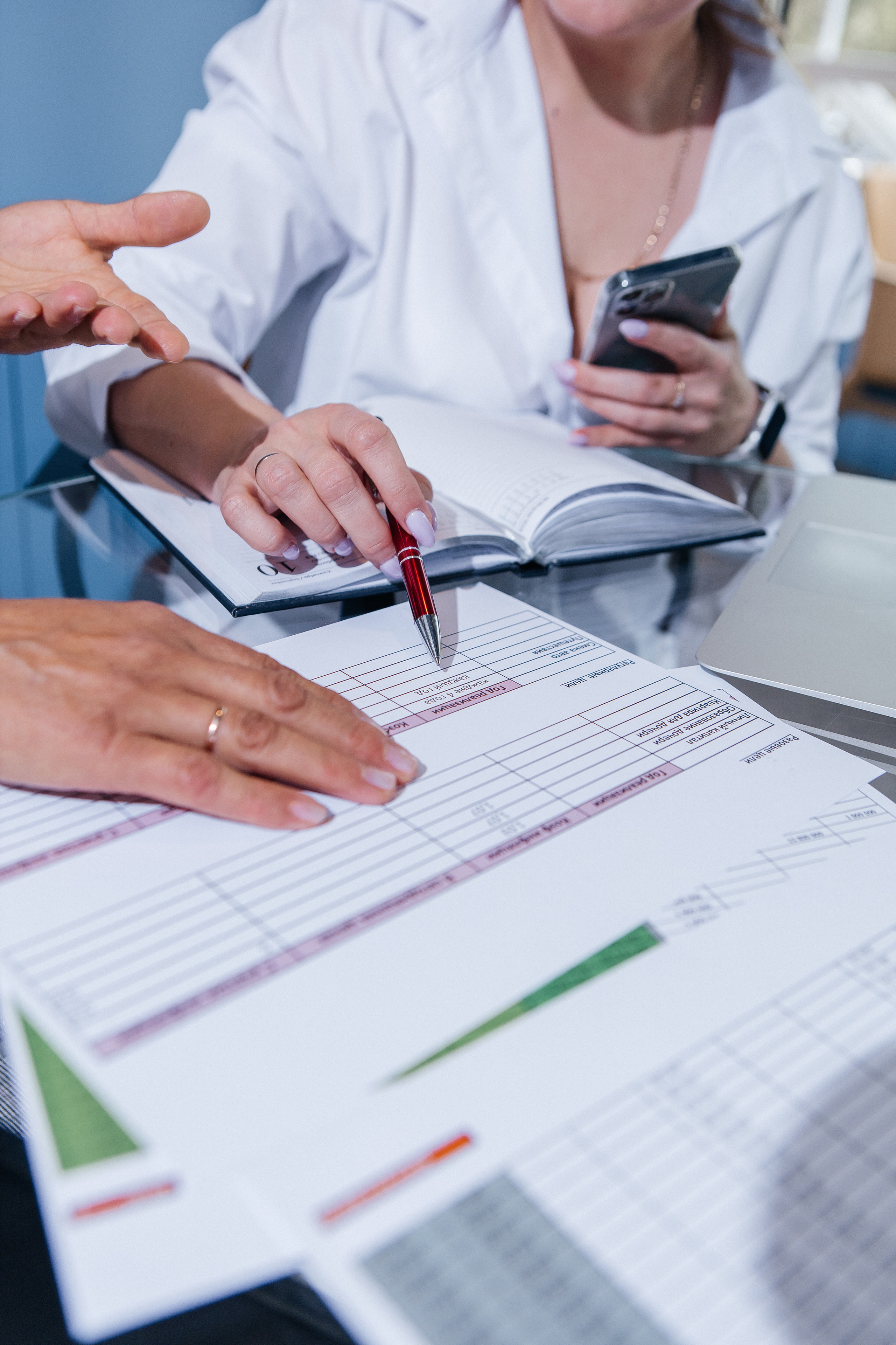 Контент-съёмка для финансового советника Любовь Черёмина. Контент-фотограф в Абакане Наталья Нагибина