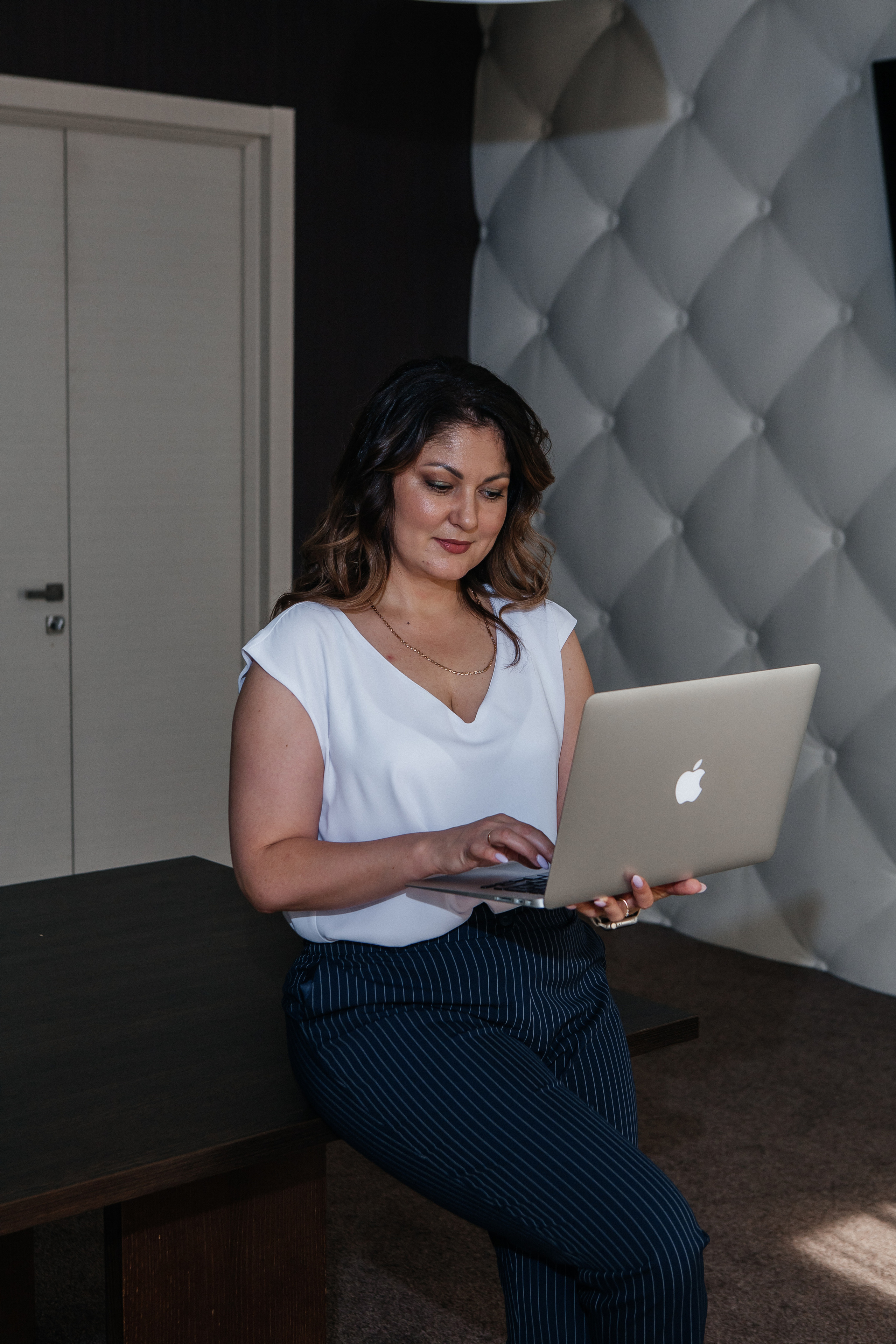 Контент-съёмка для финансового советника Любовь Черёмина. Контент-фотограф в Абакане Наталья Нагибина