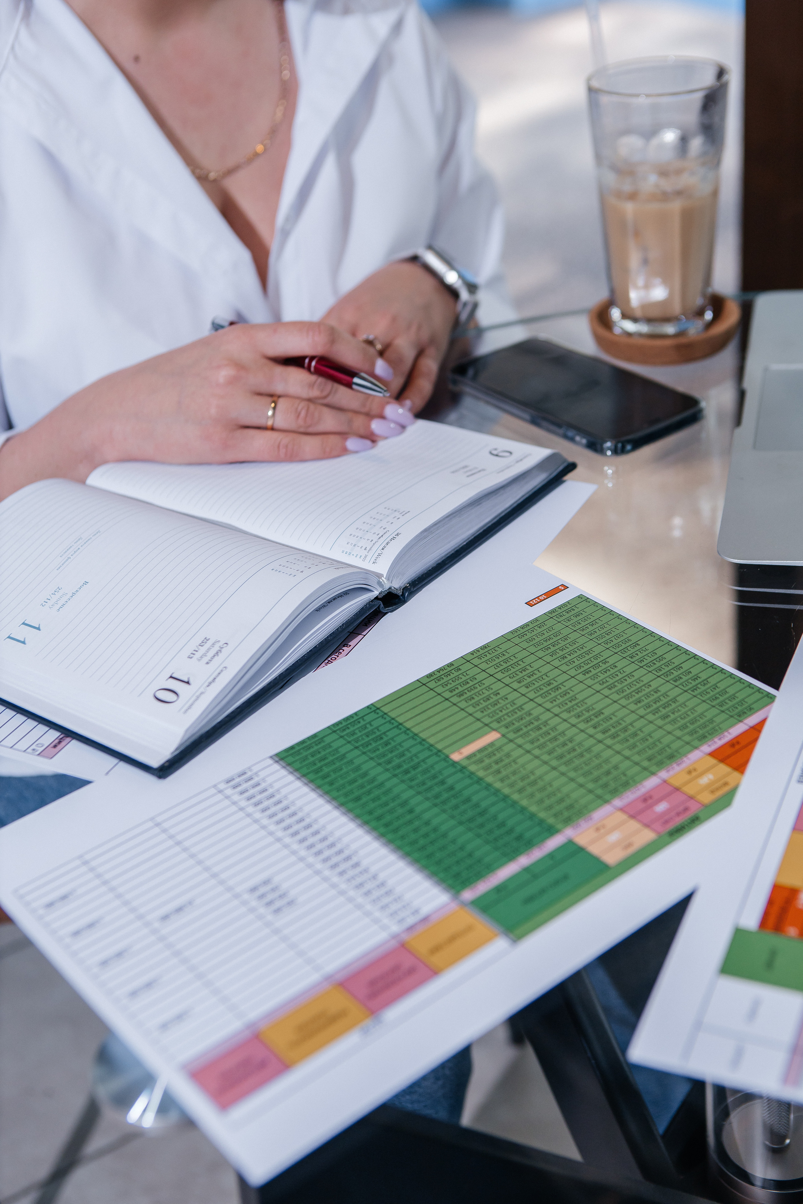 Контент-съёмка для финансового советника Любовь Черёмина. Контент-фотограф в Абакане Наталья Нагибина