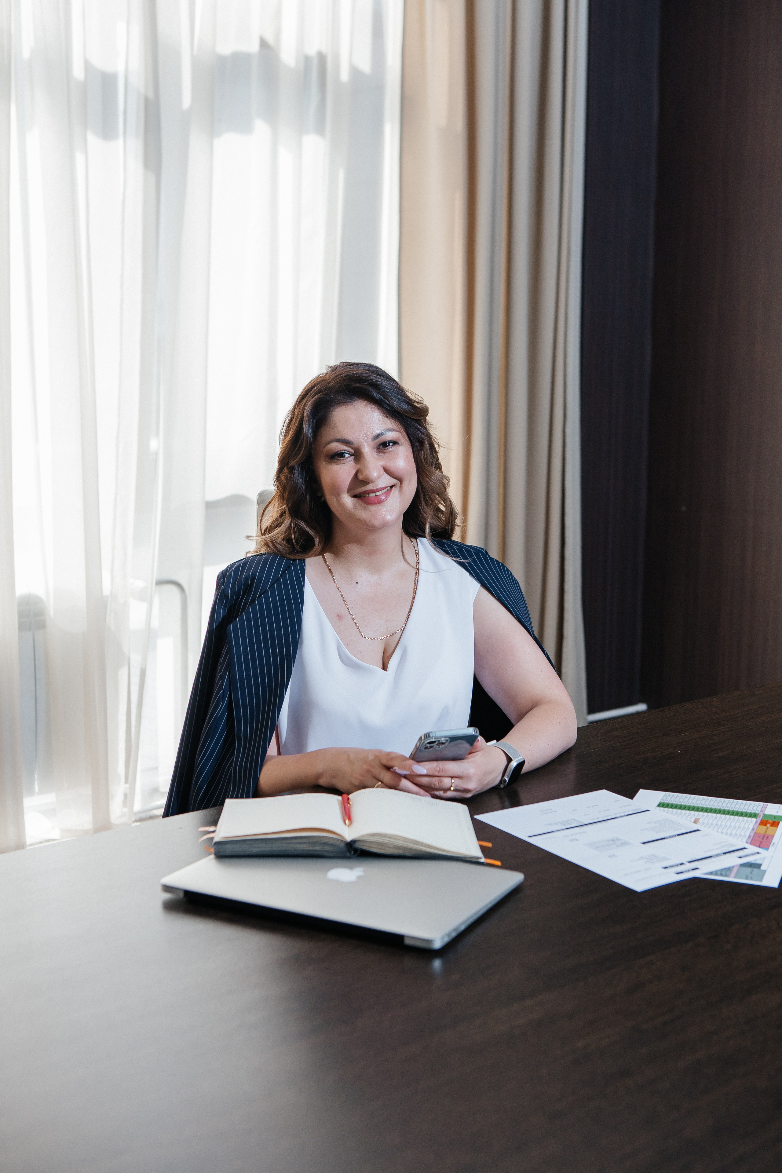 Контент-съёмка для финансового советника Любовь Черёмина. Контент-фотограф в Абакане Наталья Нагибина