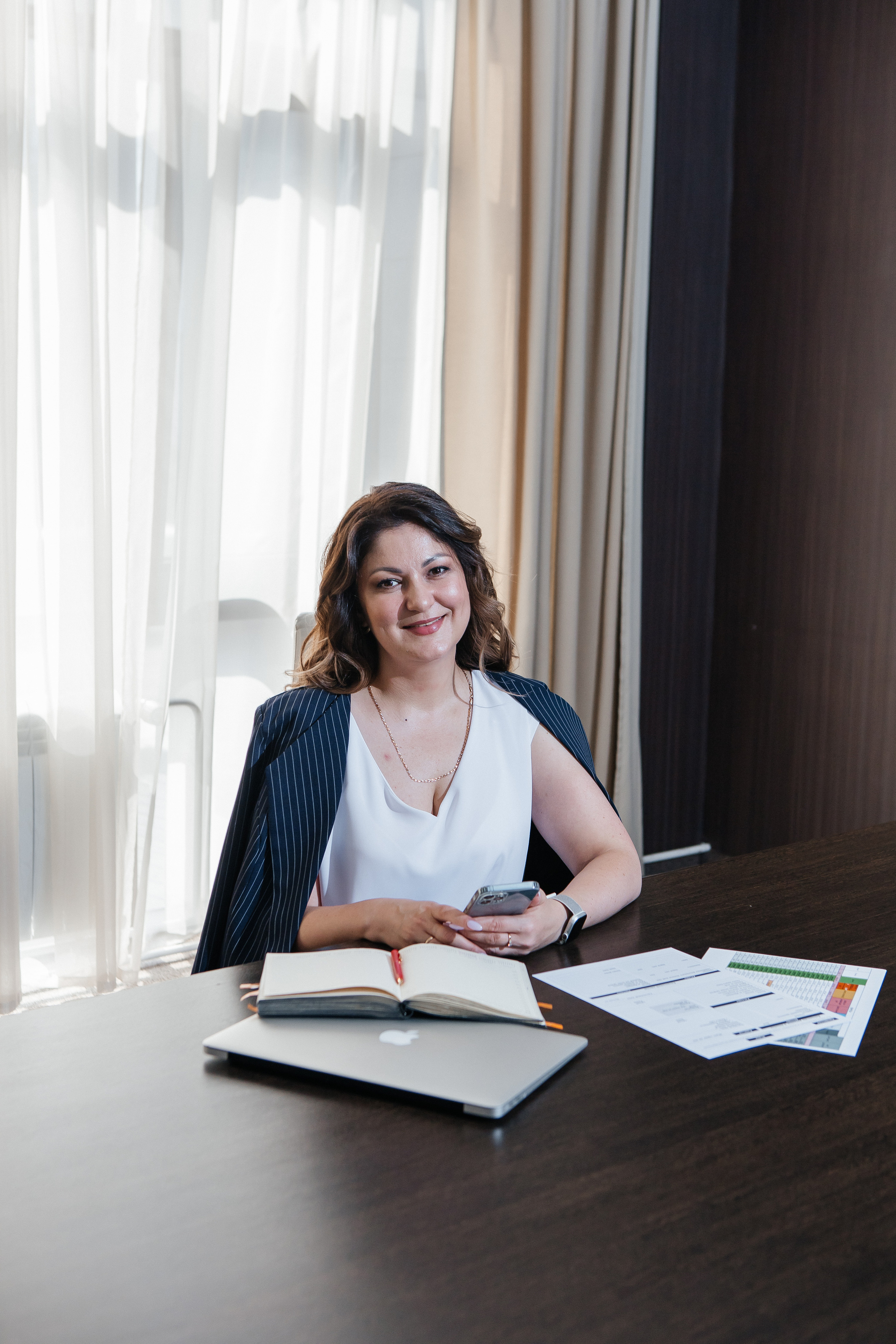 Контент-съёмка для финансового советника Любовь Черёмина. Контент-фотограф в Абакане Наталья Нагибина