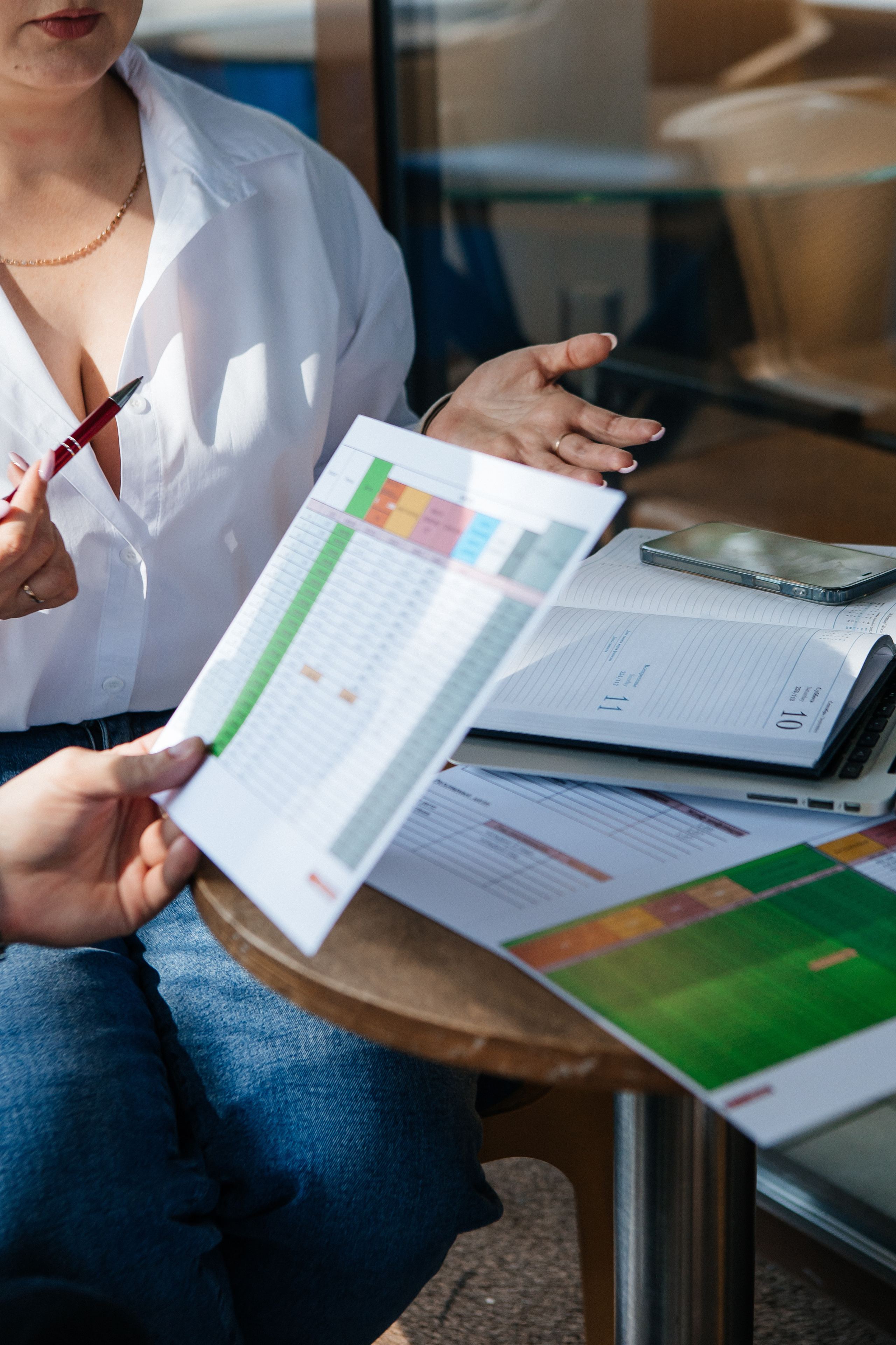 Контент-съёмка для финансового советника Любовь Черёмина. Контент-фотограф в Абакане Наталья Нагибина