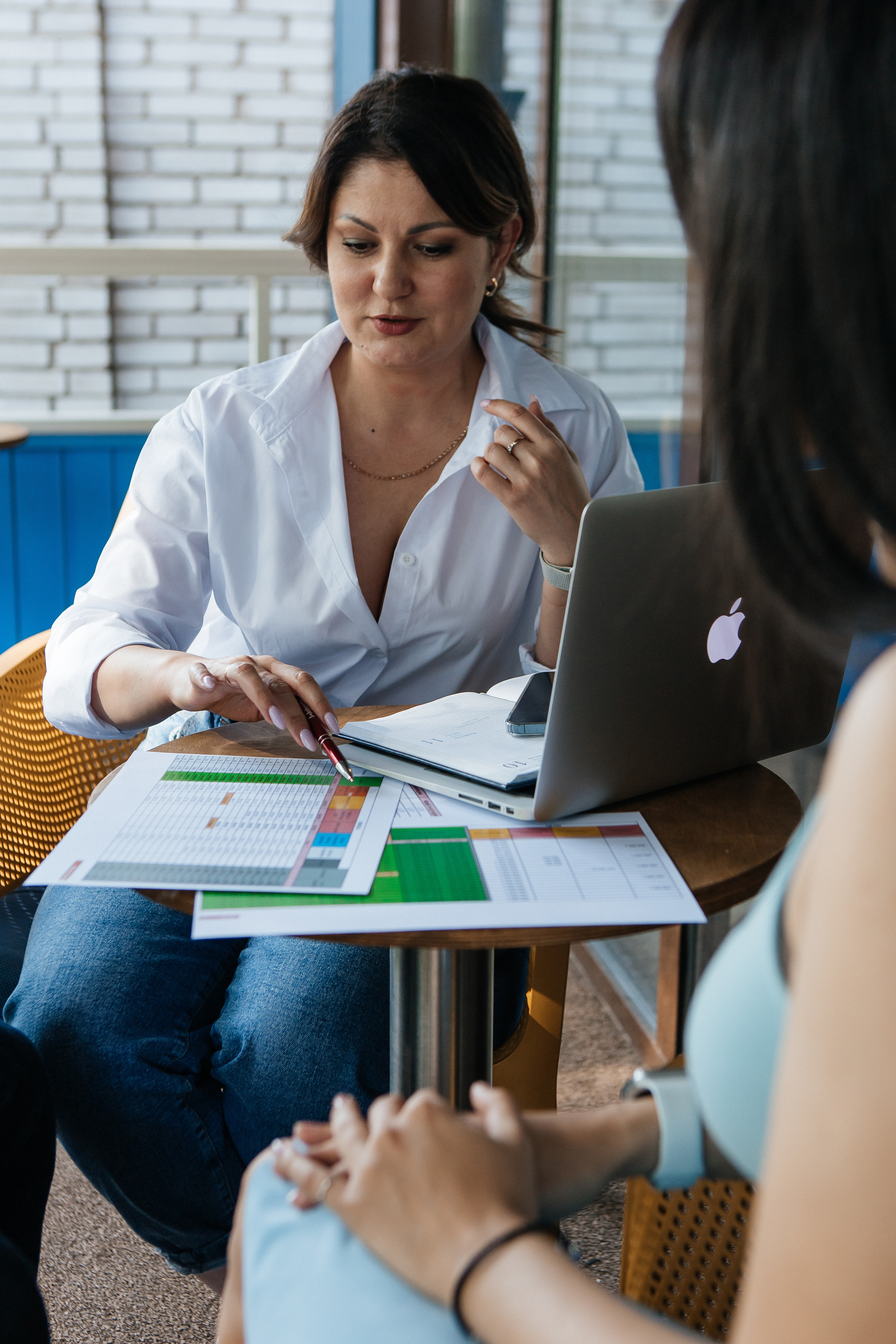 Контент-съёмка для финансового советника Любовь Черёмина. Контент-фотограф в Абакане Наталья Нагибина