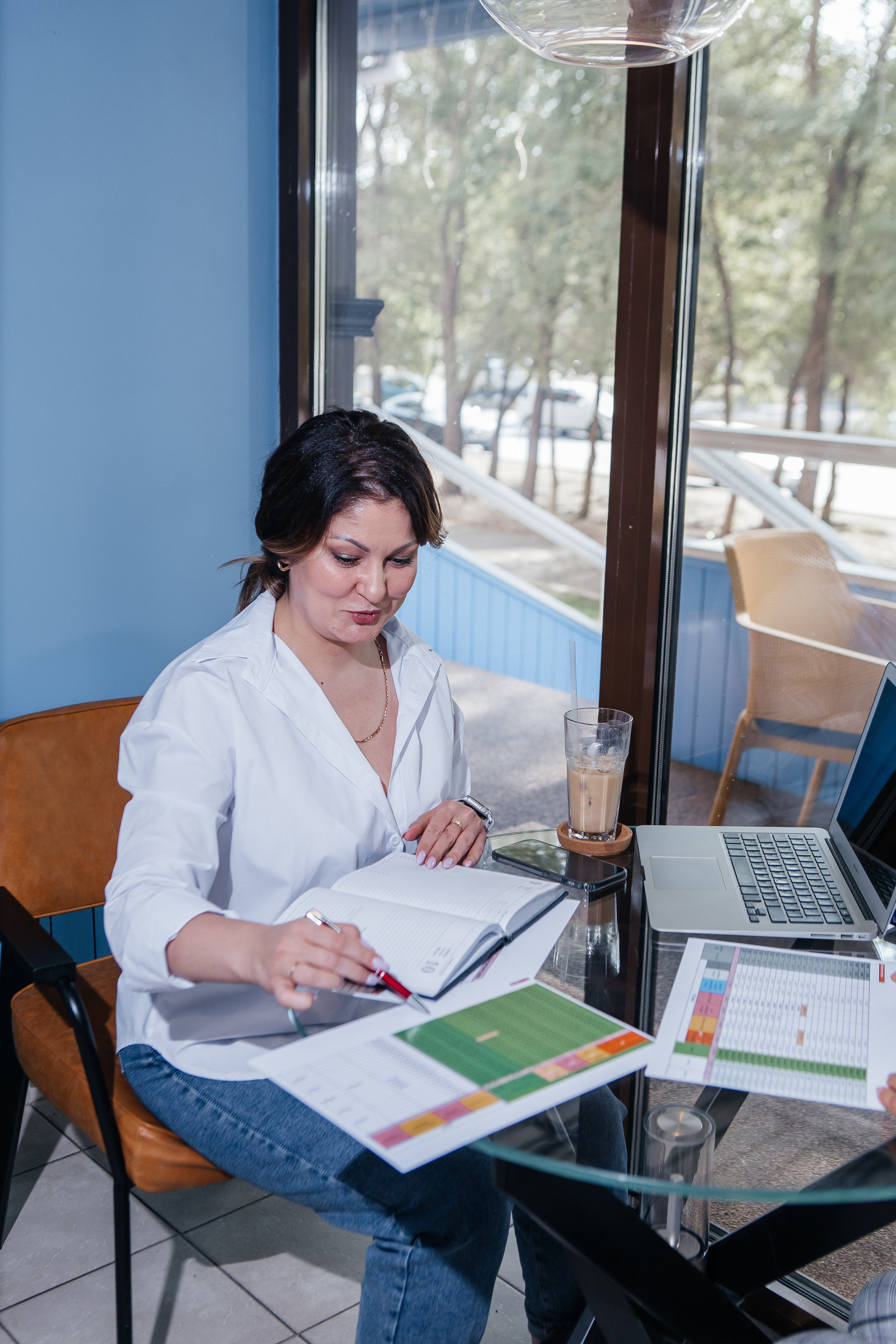 Контент-съёмка для финансового советника Любовь Черёмина. Контент-фотограф в Абакане Наталья Нагибина