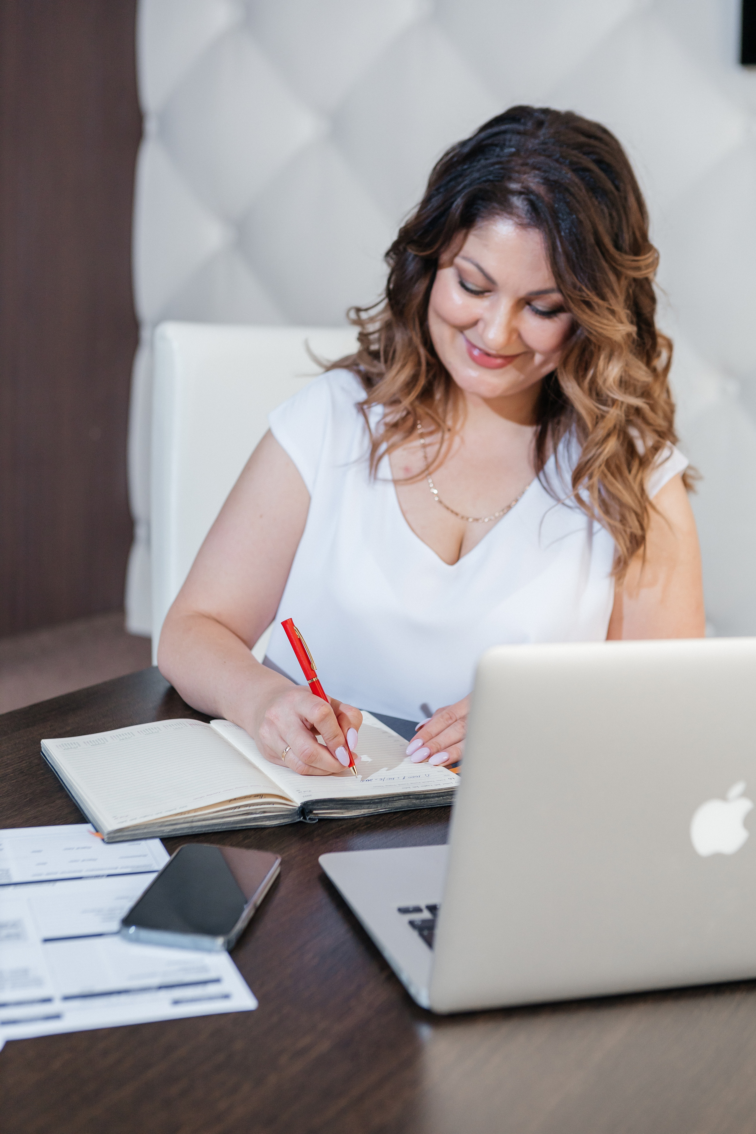 Контент-съёмка для финансового советника Любовь Черёмина. Контент-фотограф в Абакане Наталья Нагибина