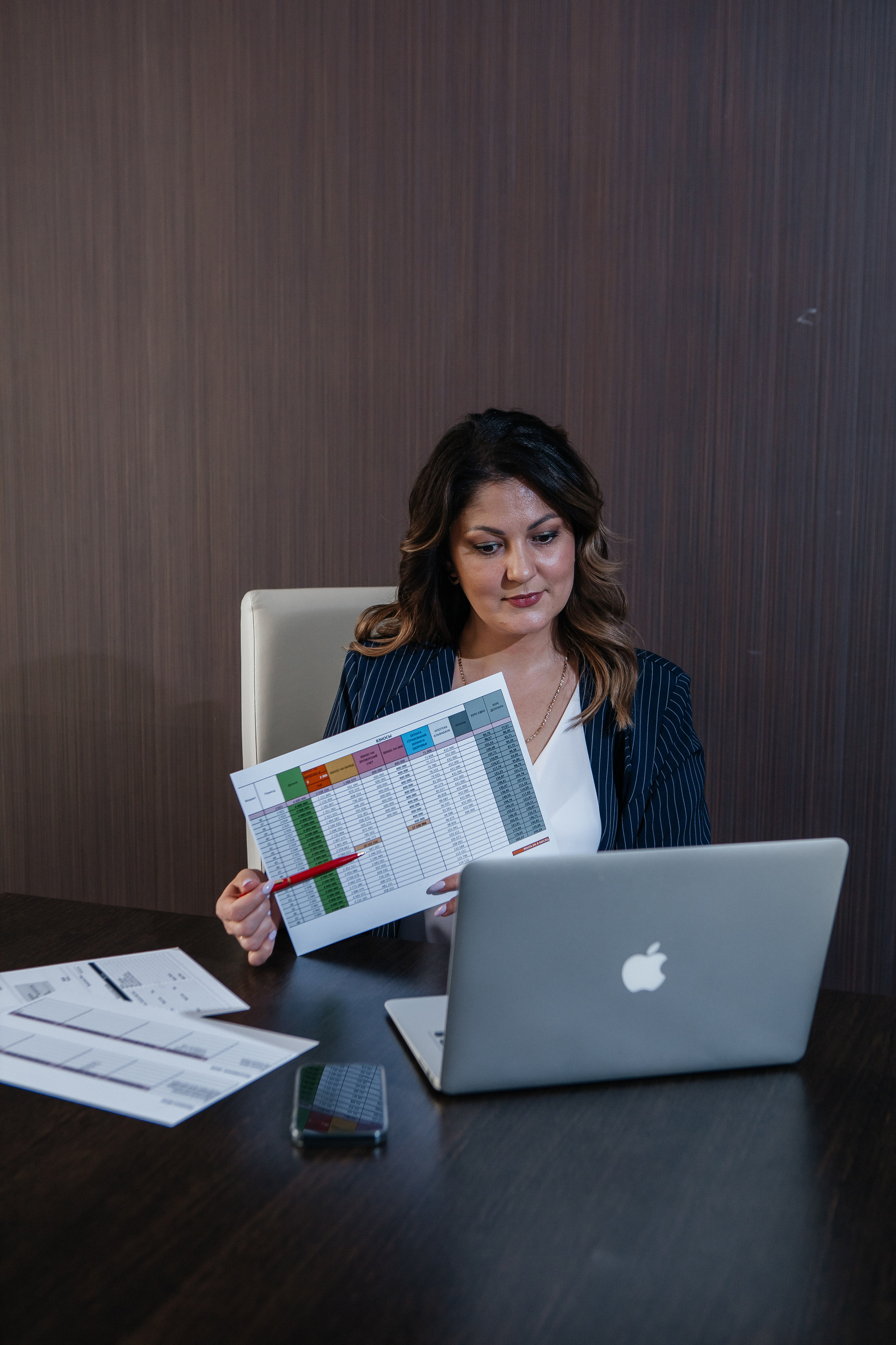 Контент-съёмка для финансового советника Любовь Черёмина. Контент-фотограф в Абакане Наталья Нагибина