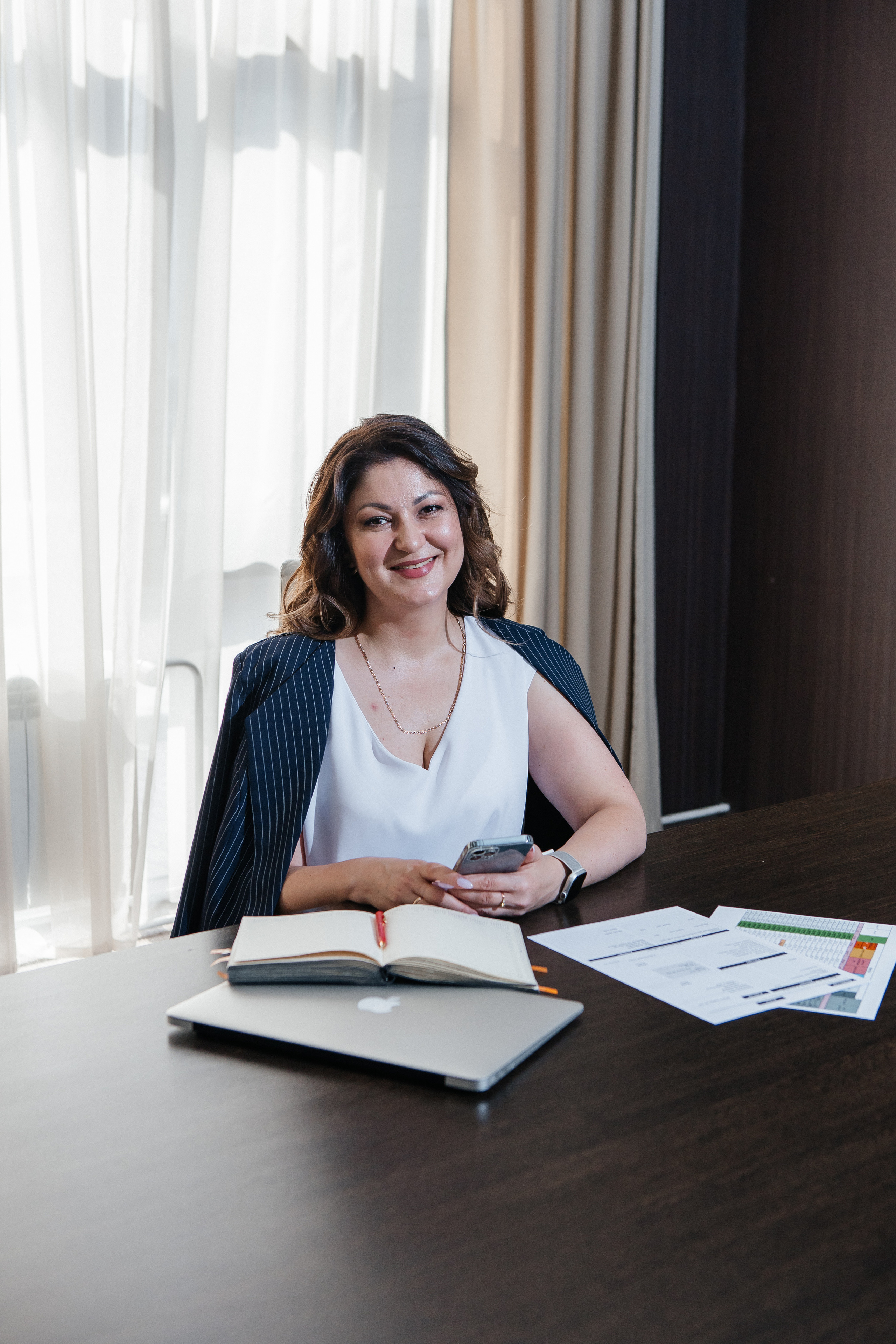 Контент-съёмка для финансового советника Любовь Черёмина. Контент-фотограф в Абакане Наталья Нагибина