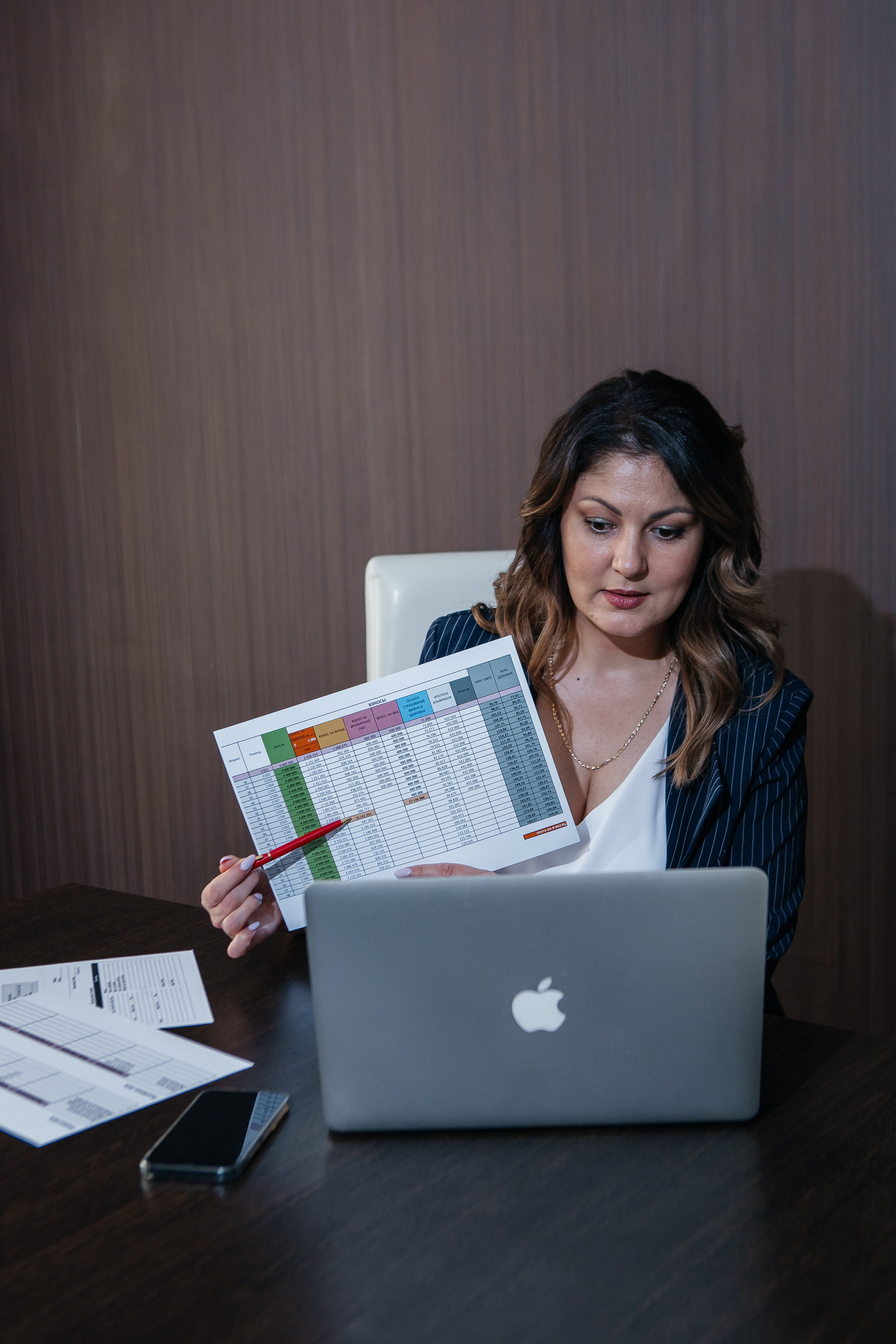 Контент-съёмка для финансового советника Любовь Черёмина. Контент-фотограф в Абакане Наталья Нагибина