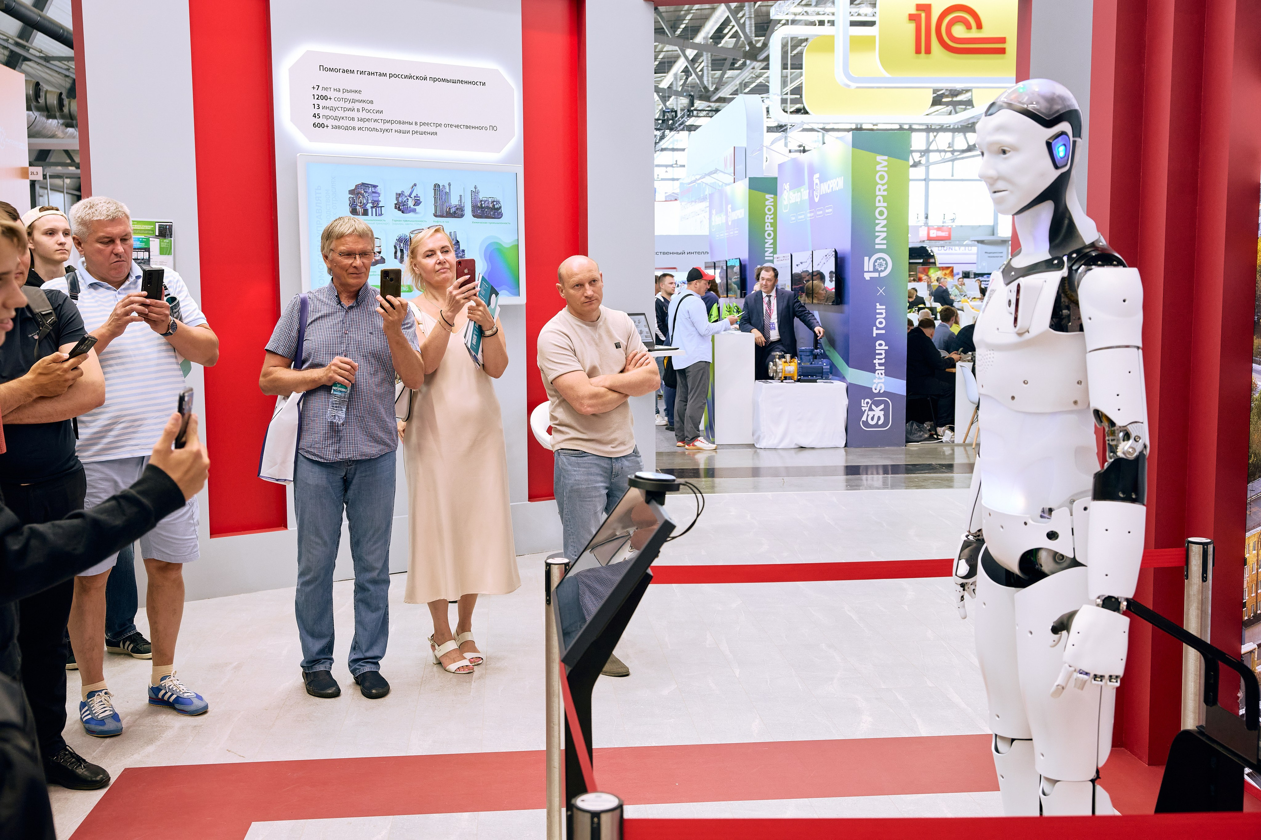 Иннопром-2025. Предметный и репортажный фотограф Алексей Кротов