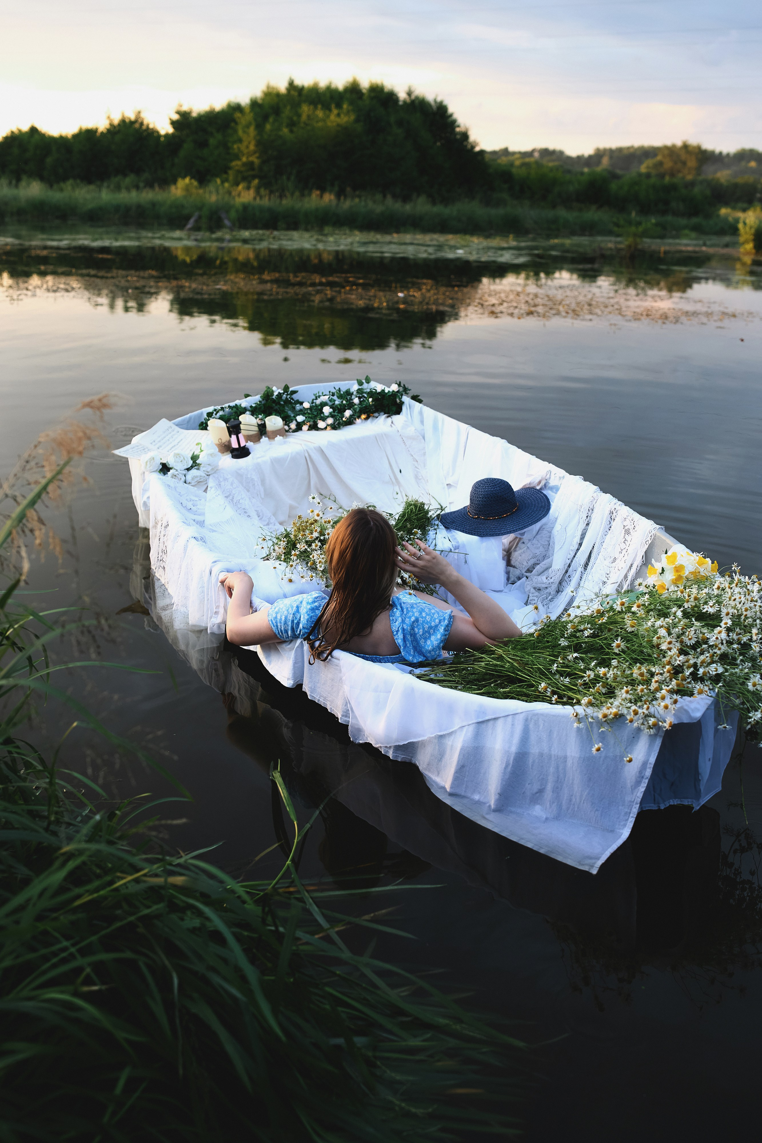 Настя, лодка. Фотограф Игорь Михайлов