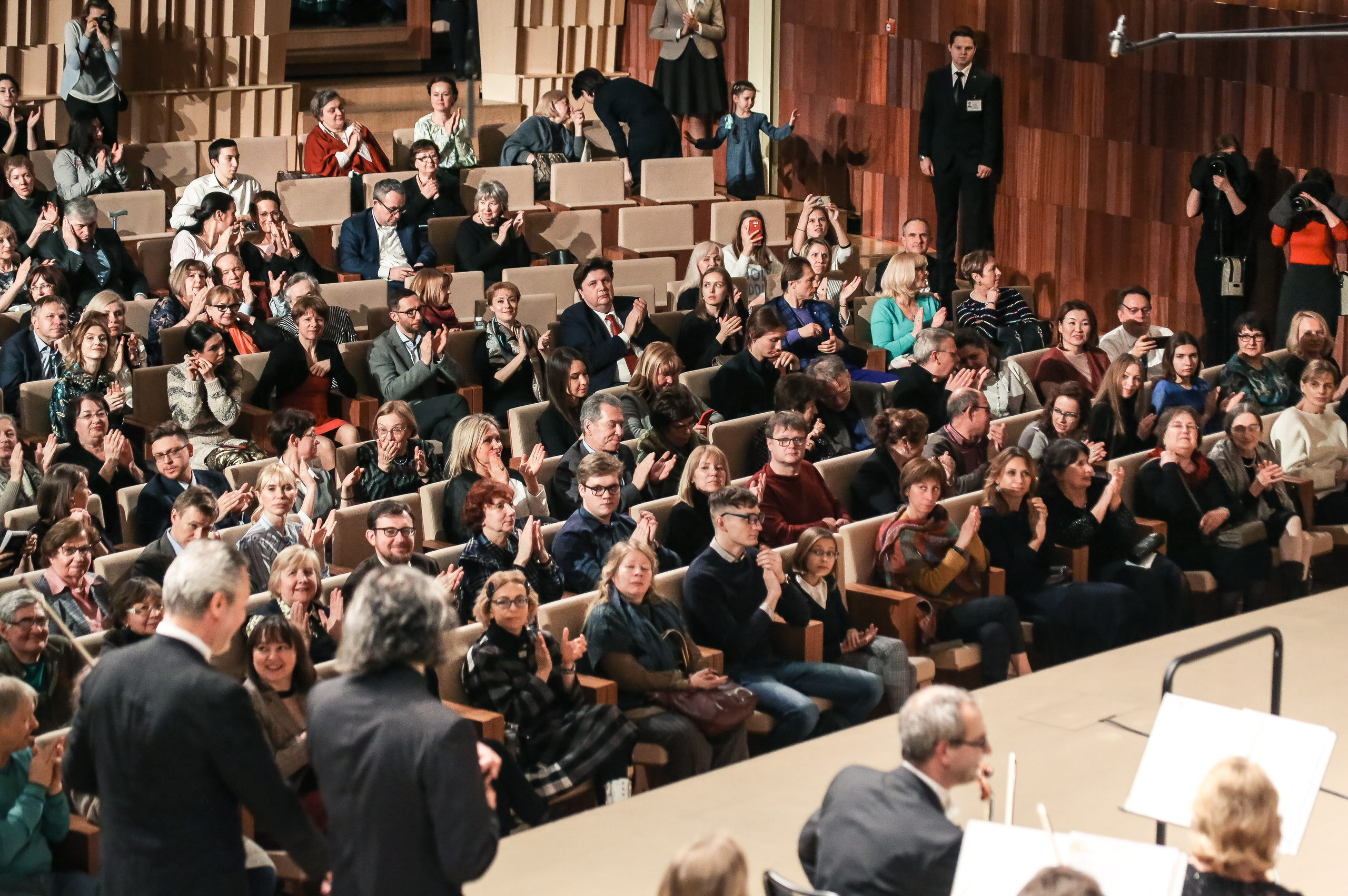Буря и протест — Владимир Юровский сыграл Гайдна и Шостаковича в новом зале Зарядье. Дарья Письменюк / Darya Leitstern — фотограф, музыкант, журналист, путешественник