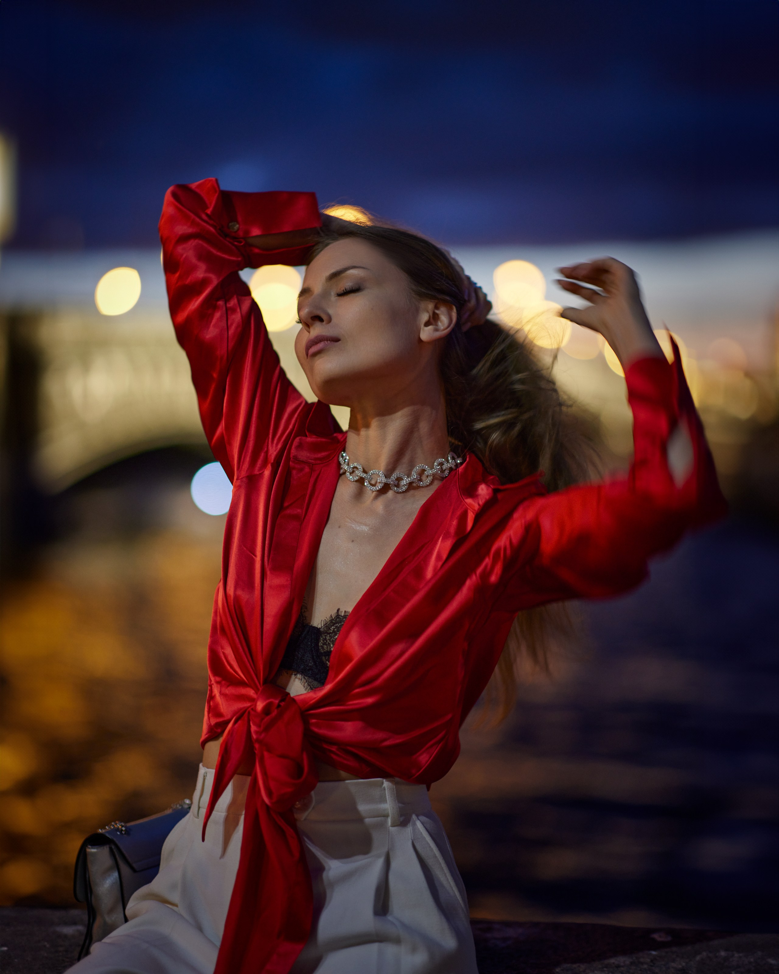 Девушка в ночном городе. Портретный фотограф в Санкт-Петербурге | Пётр Дёмушкин