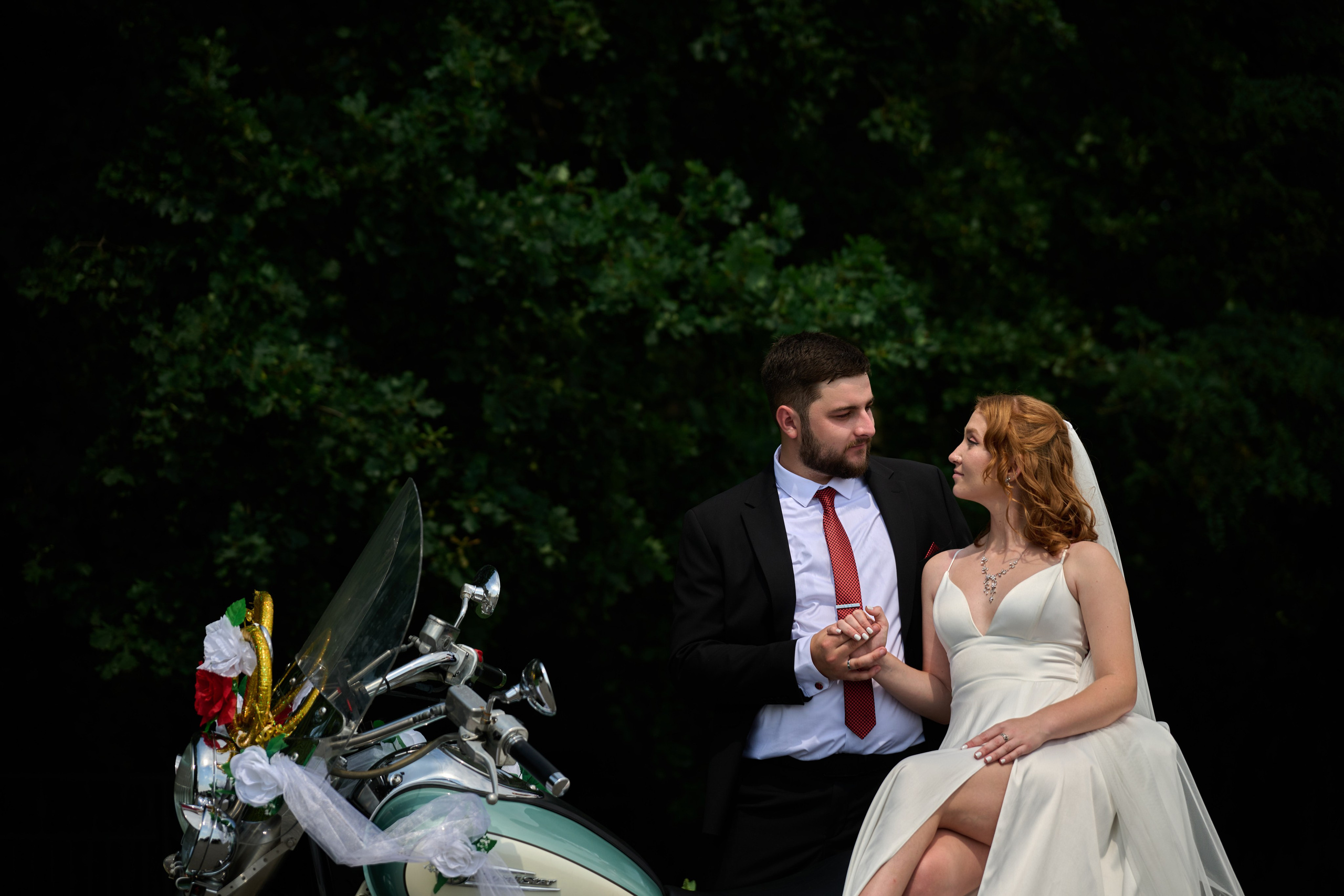 Свадьба Павла и Анастасии на тему мотоцикл — свобода. Профессиональный фотограф Старый Оскол, Губкин — свадьба, венчание, крещение, юбилей и день рождения