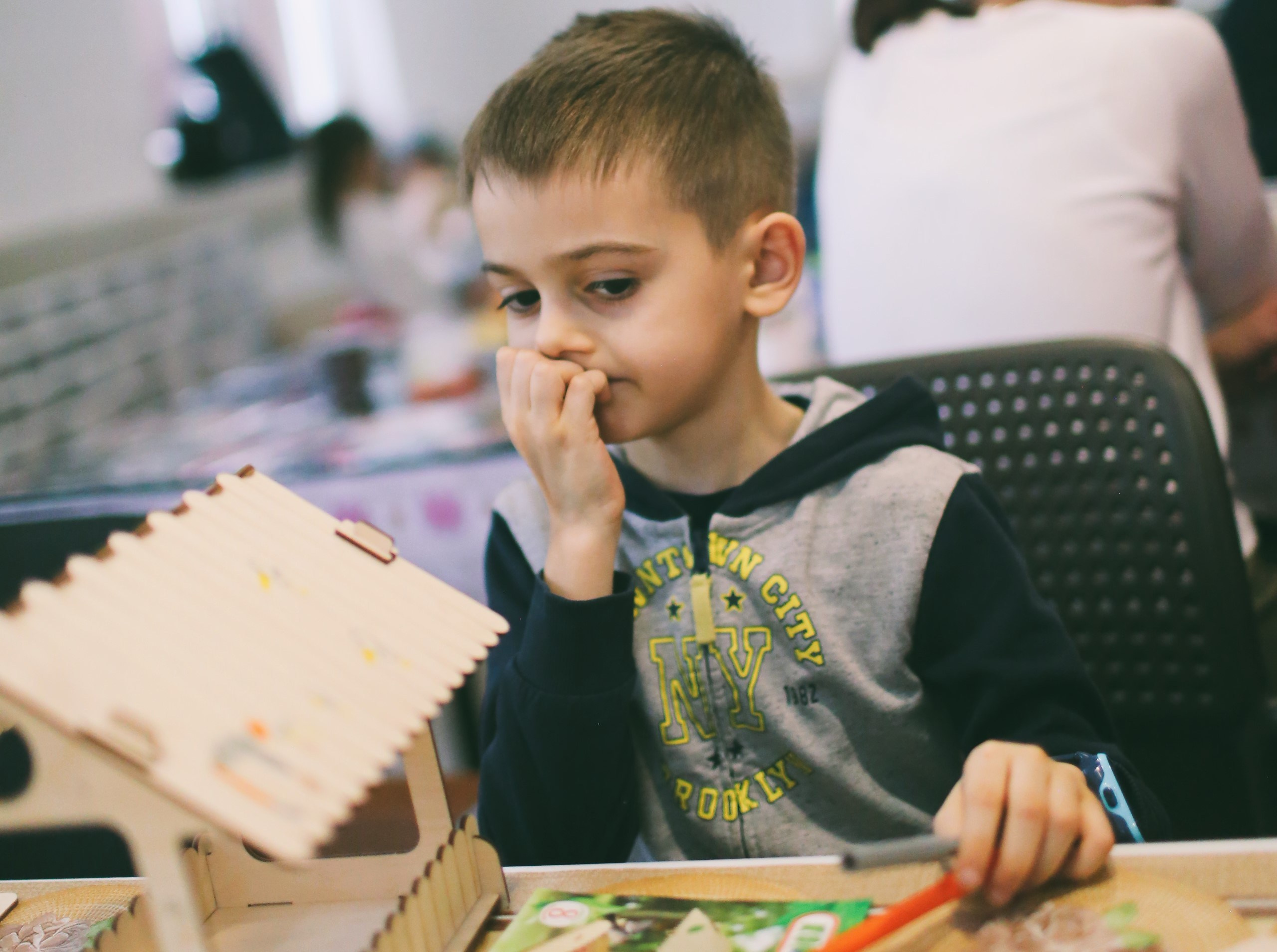 Конструирование кормушек в Воскресной школе. Фотограф Антонина Гудкова