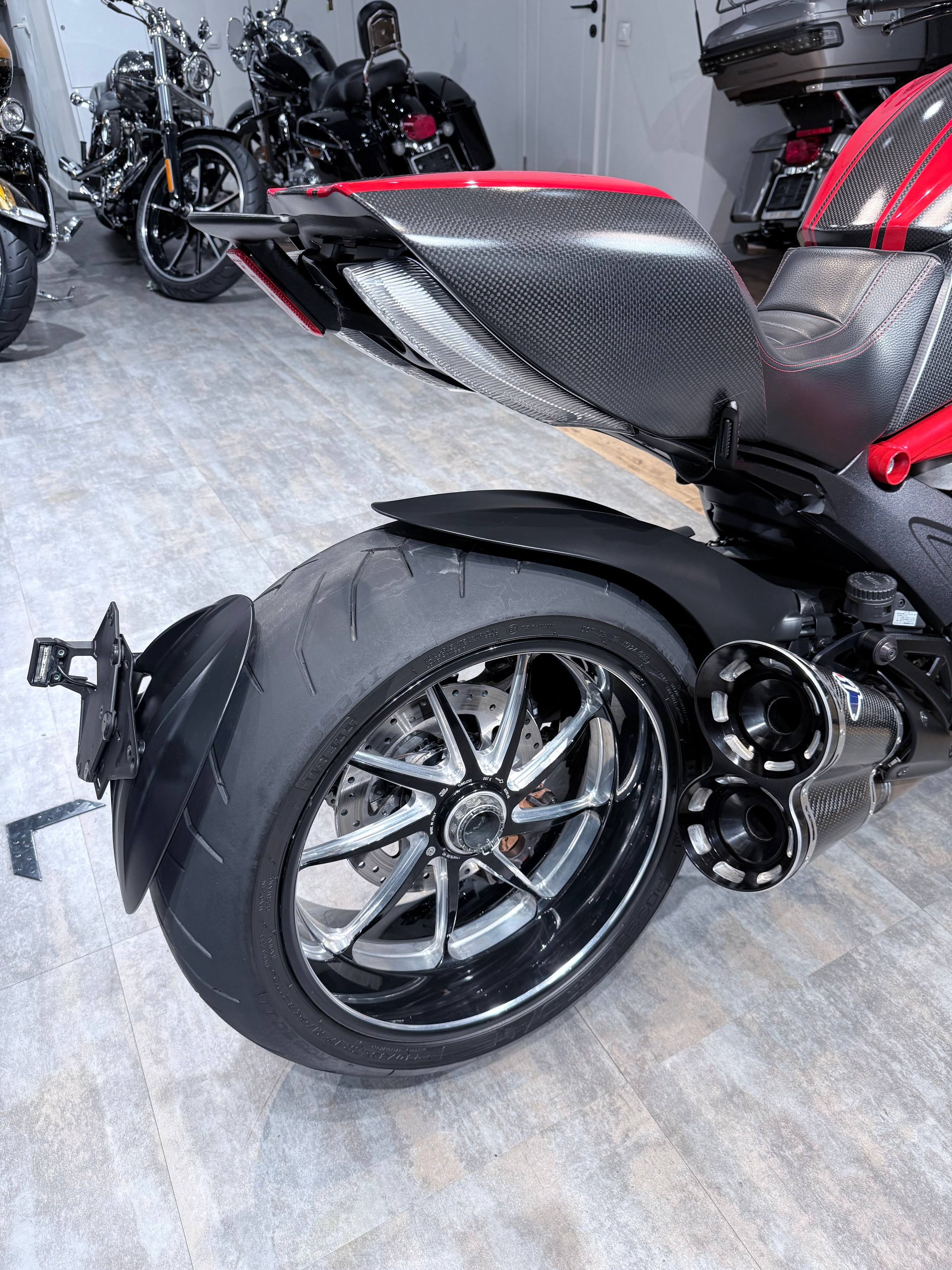 Купить 2016 Ducati Diavel Red Carbon — подробнее на сайте. Hello Davidson, Москва. Только хорошие мотоциклы…