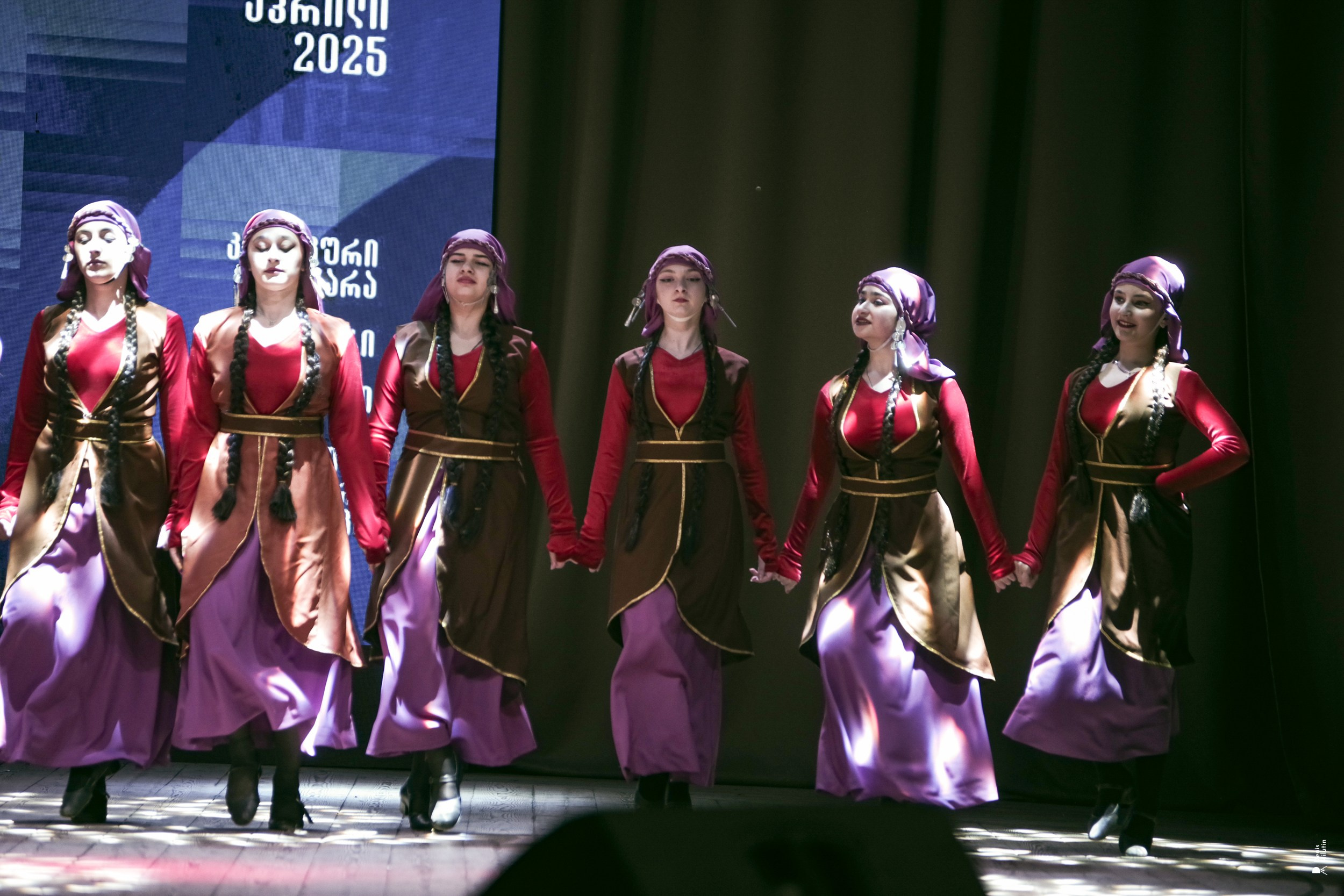 Танцы в Хоби. Портретный фотограф Денис Милютин