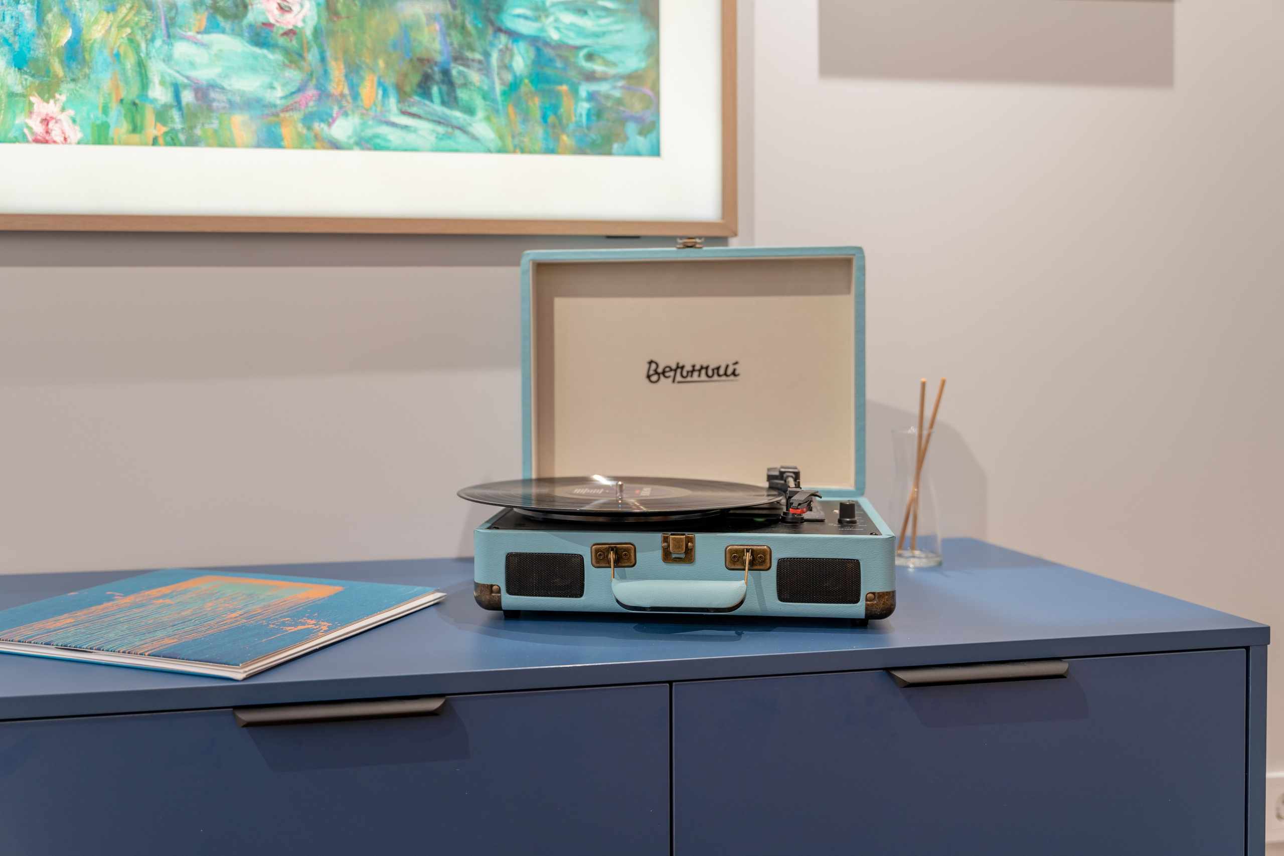 Алматы, Bureau2×2 — реализованный дизайн-проект квартиры, апрель 2023. Интерьерный фотограф Алматы