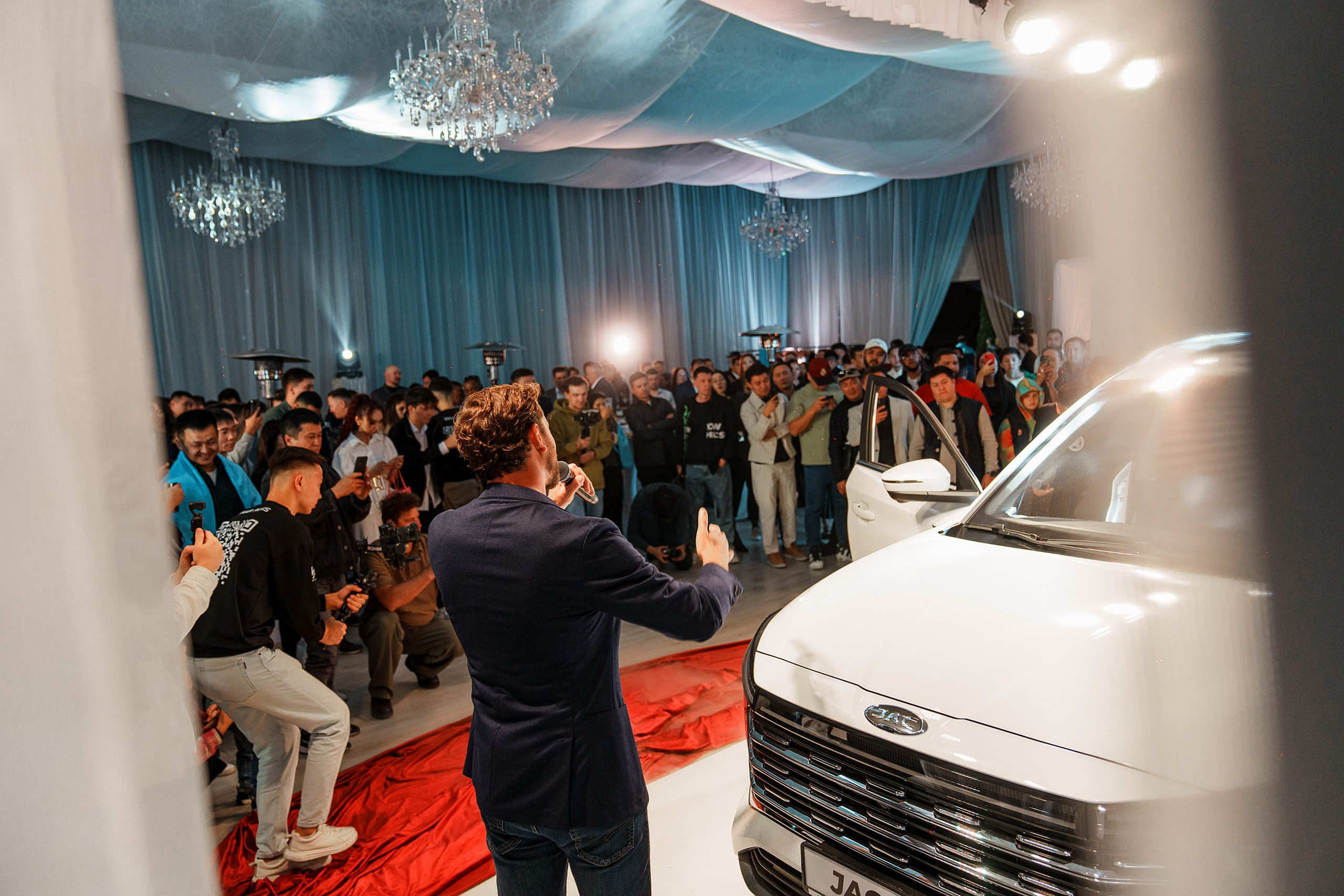 Презентация новой моделей JAC JS8. Фотограф TAULAN_1