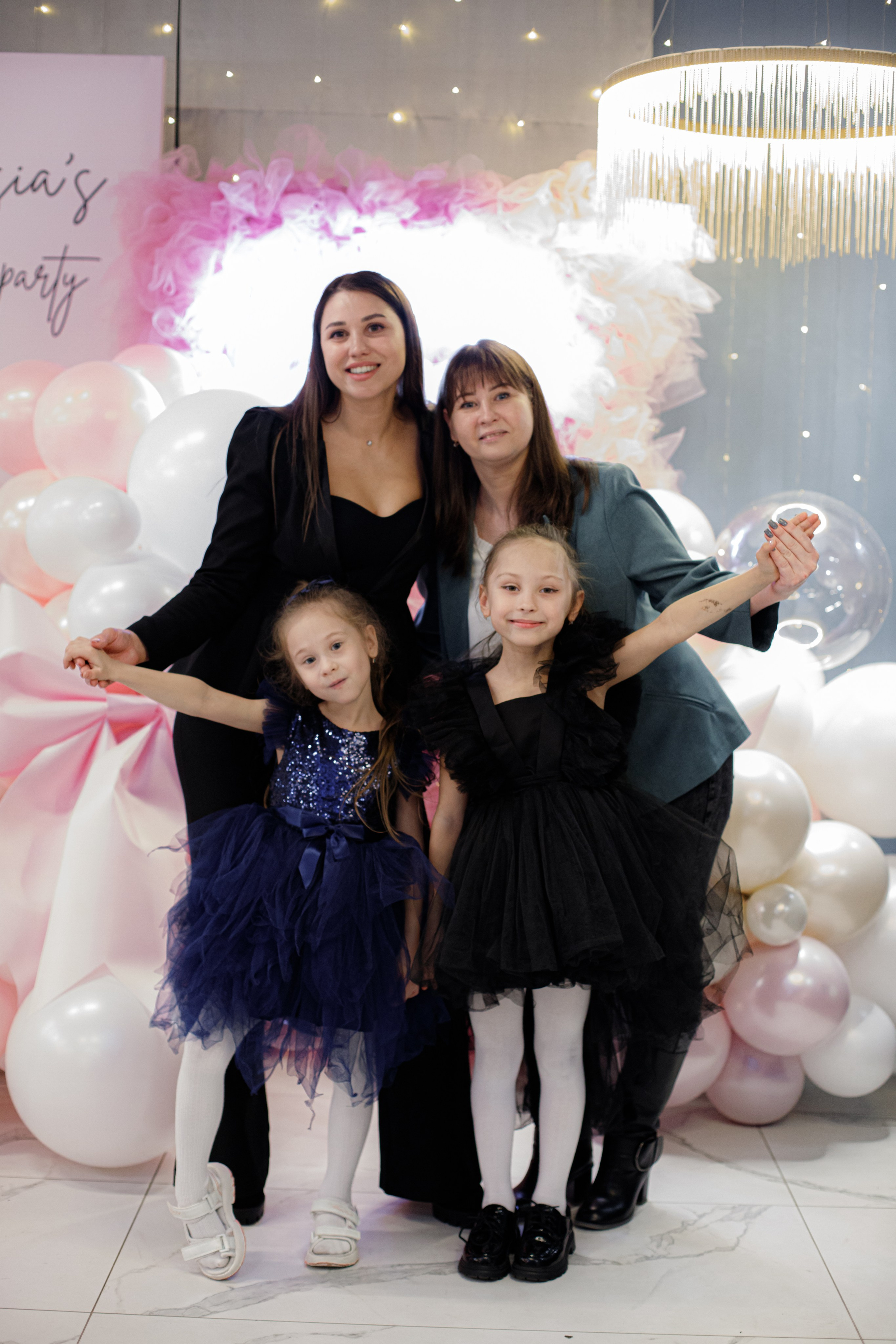 ASIA'S BIRTHDAY PARTY. Photokarish