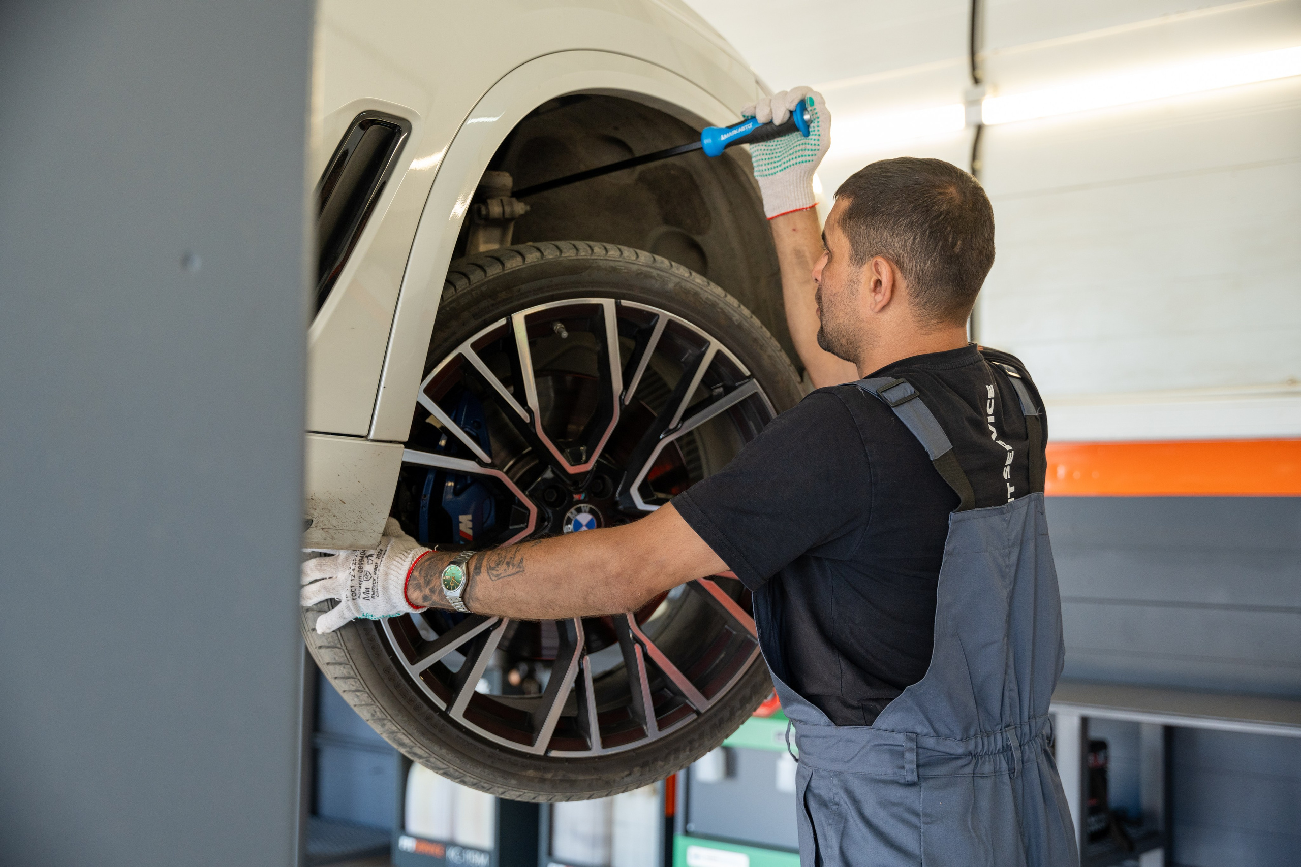 Интерьерная фотосъемка автосервиса Fit Service в Краснодаре — сеть СТО Профессиональная фотосъемка интерьера техцентра в Краснодаре. Шедевры для Вас! Фотограф и Видеограф в Краснодаре Пахиев Руслан