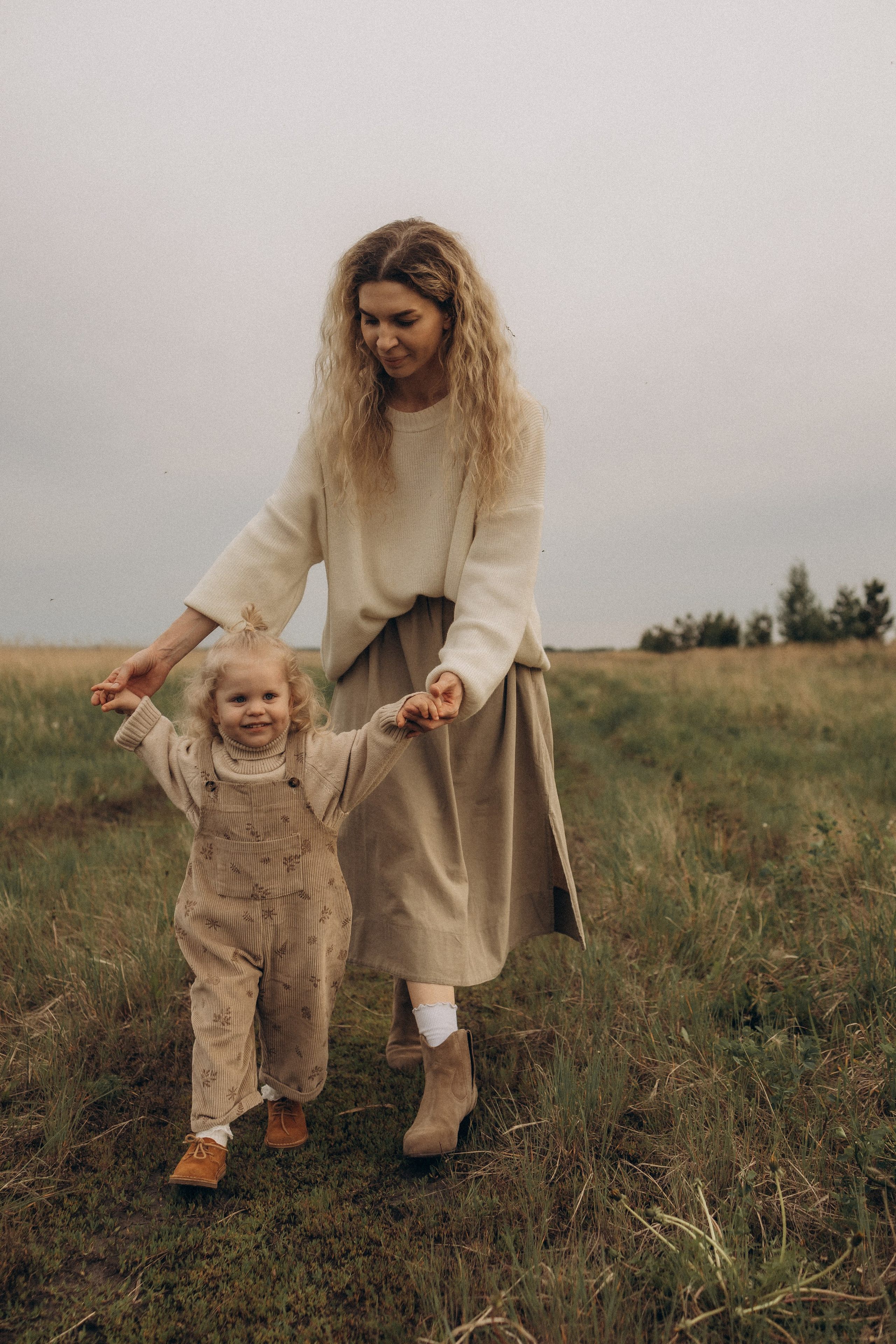 Семейная в поле. Эльвира Галимьянова — семейный фотограф Екатеринбурга