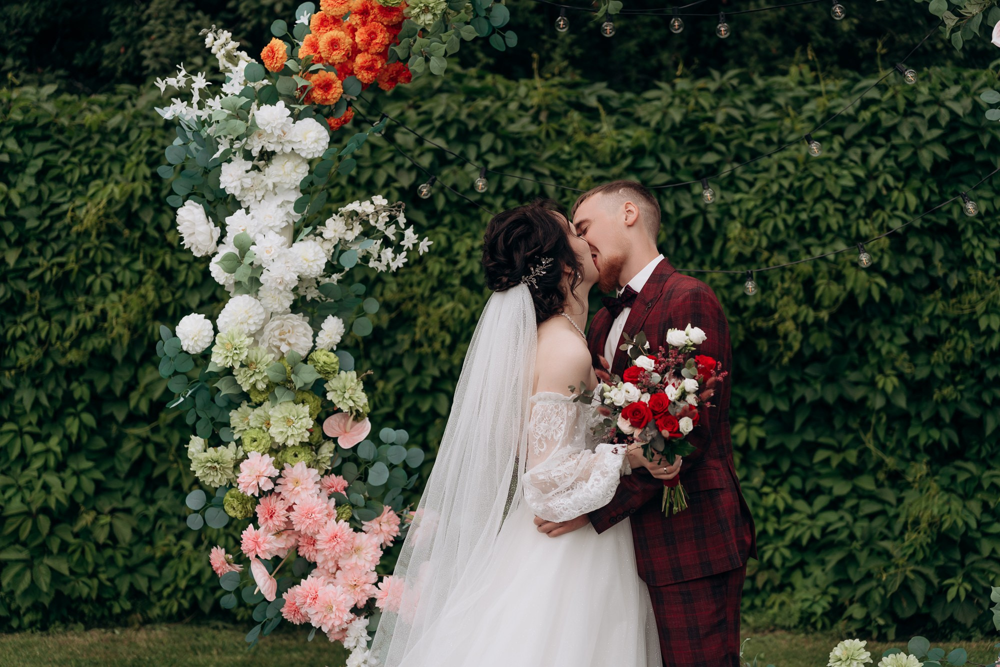 Свадебная фотосессия летом с выездной регистрацией. Свадебный и репортажный фотограф в Ярославле Евгений Сальников