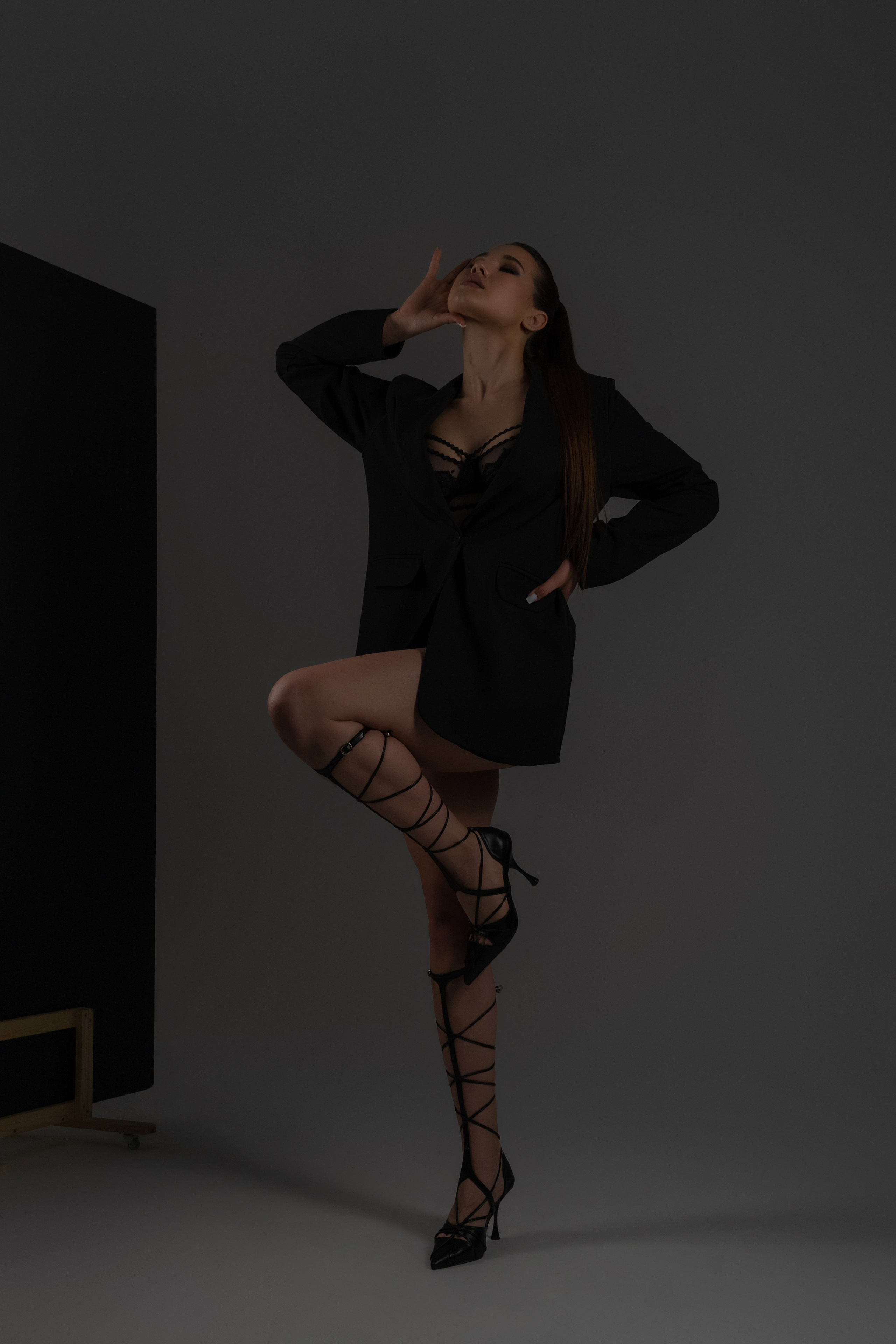 индивидуальная фотосессия женская фотосъемка студийная фотосессия минимализм фотостудия Армавир циклорама