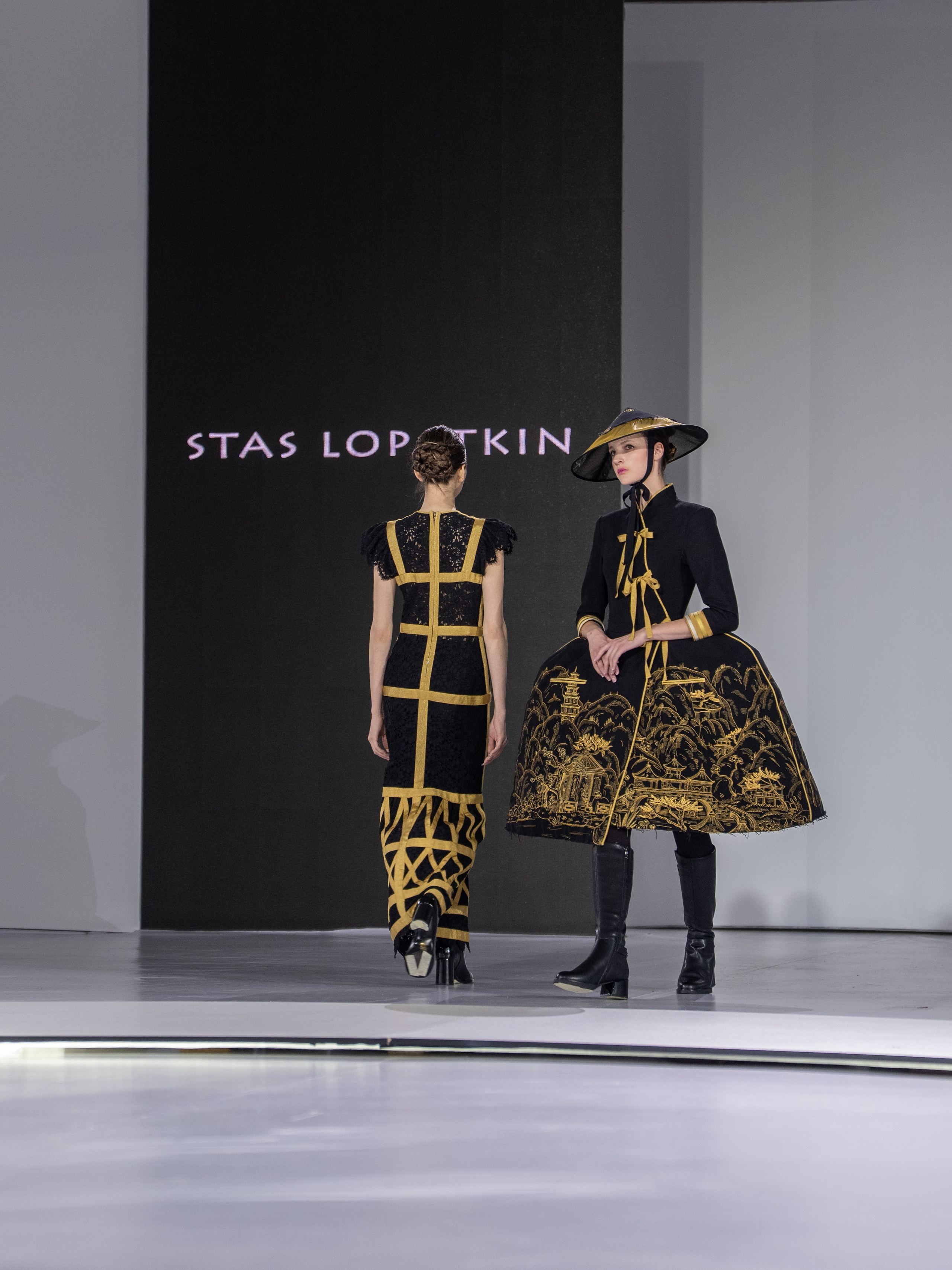 Дизайнер Stas Lopatkin. Сайт Алматинского НЮ АРТ, будуар и фэшн фотографа Дениса Карпенко