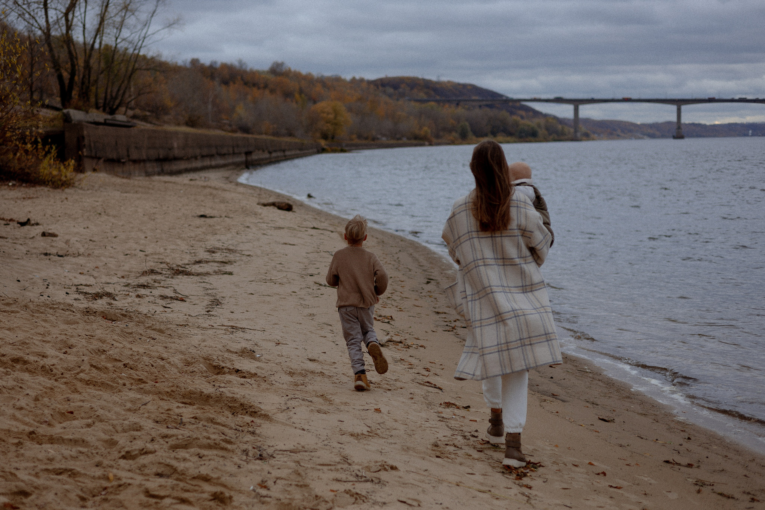 Прогулка у реки. Свадебный и семейный фотограф Ксения Маллер