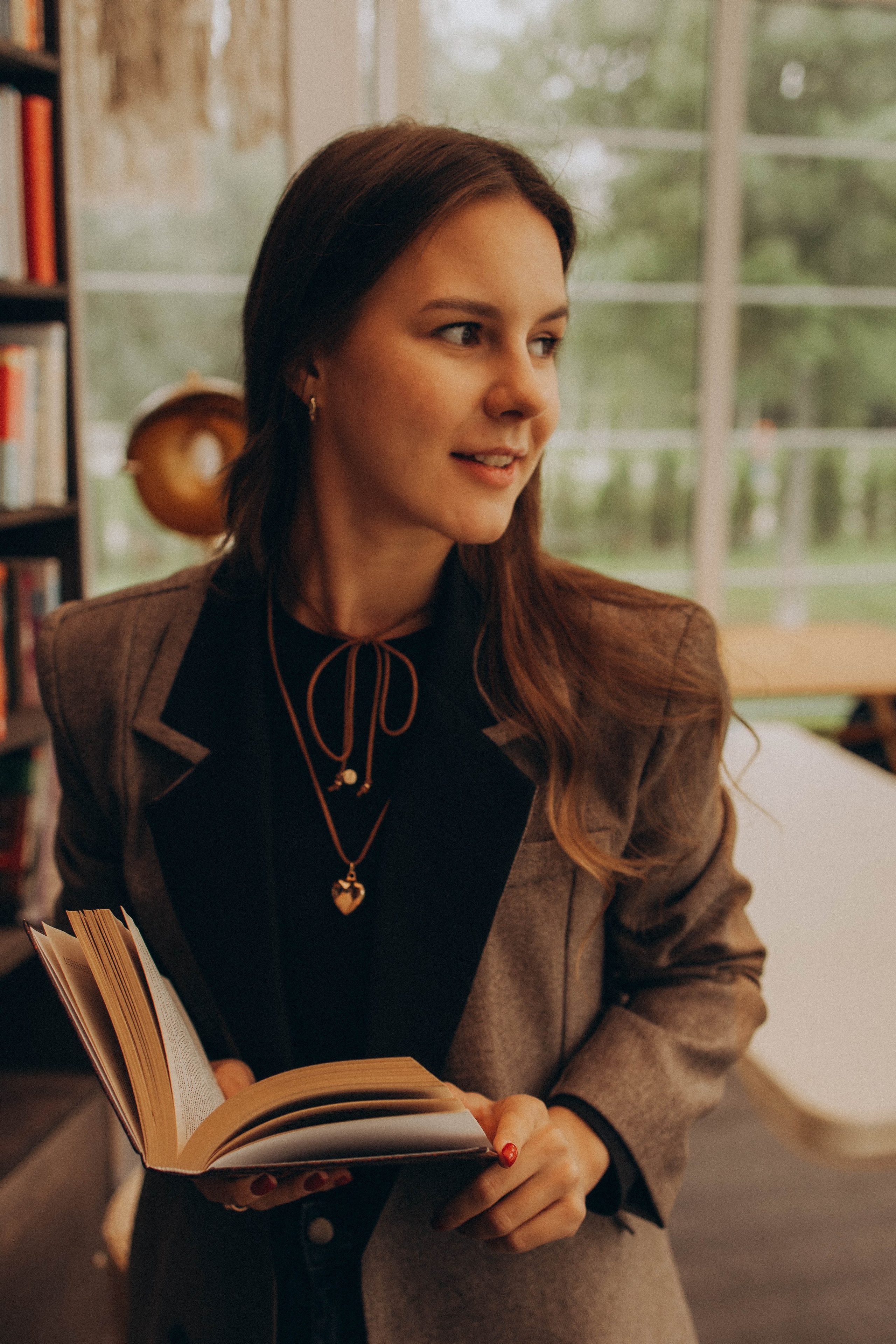 Ирина лесная библиотека. Фотограф lifestylе в Москве Пшеничная Анастасия