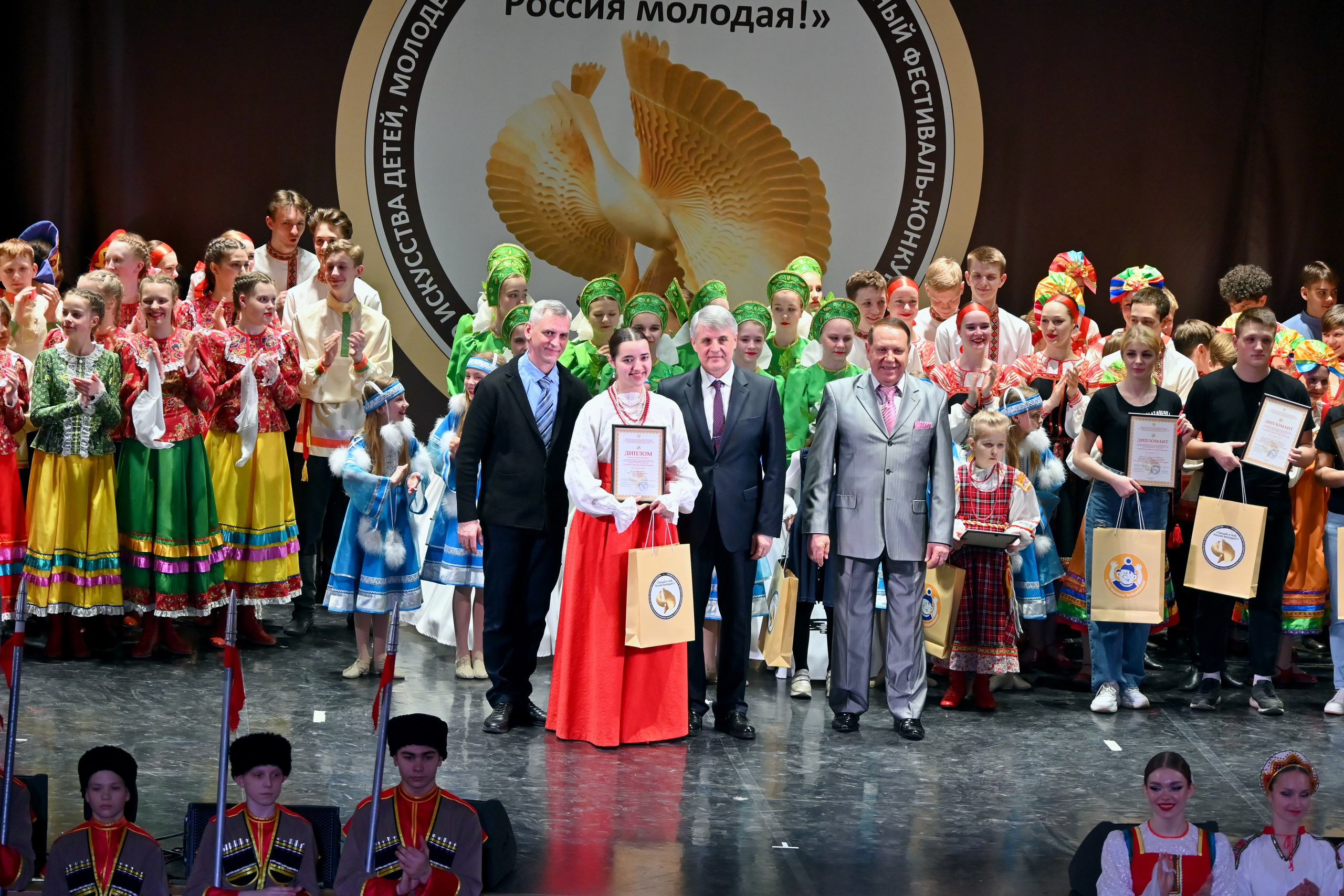 Гала-концерт. Танцуй и пой, Россия Молодая! 22.04.2024. Профессиональный фотограф в Москве Алёна Котова