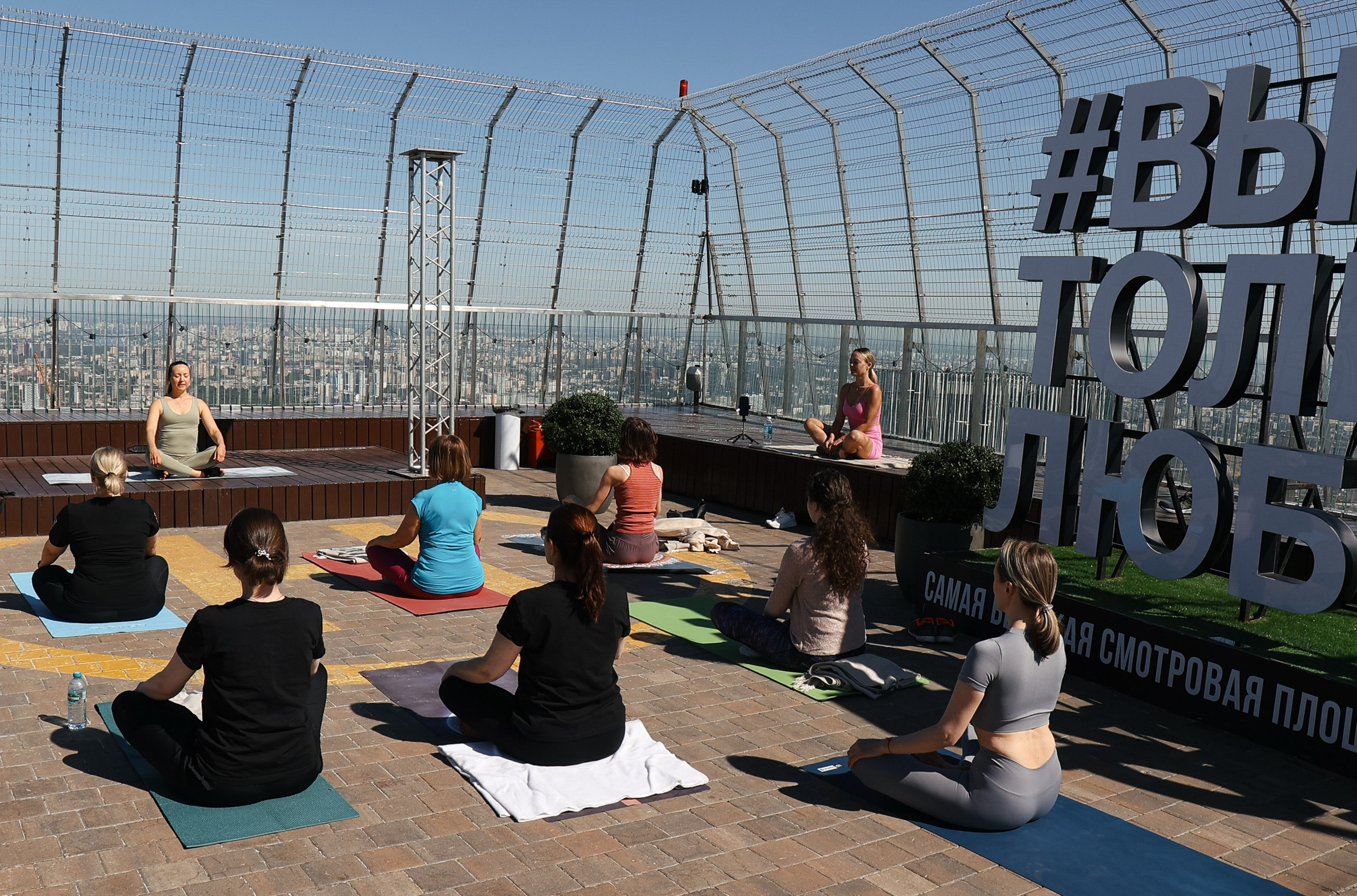 Йога на крыше Москва-Сити. Портретный фотограф Москва