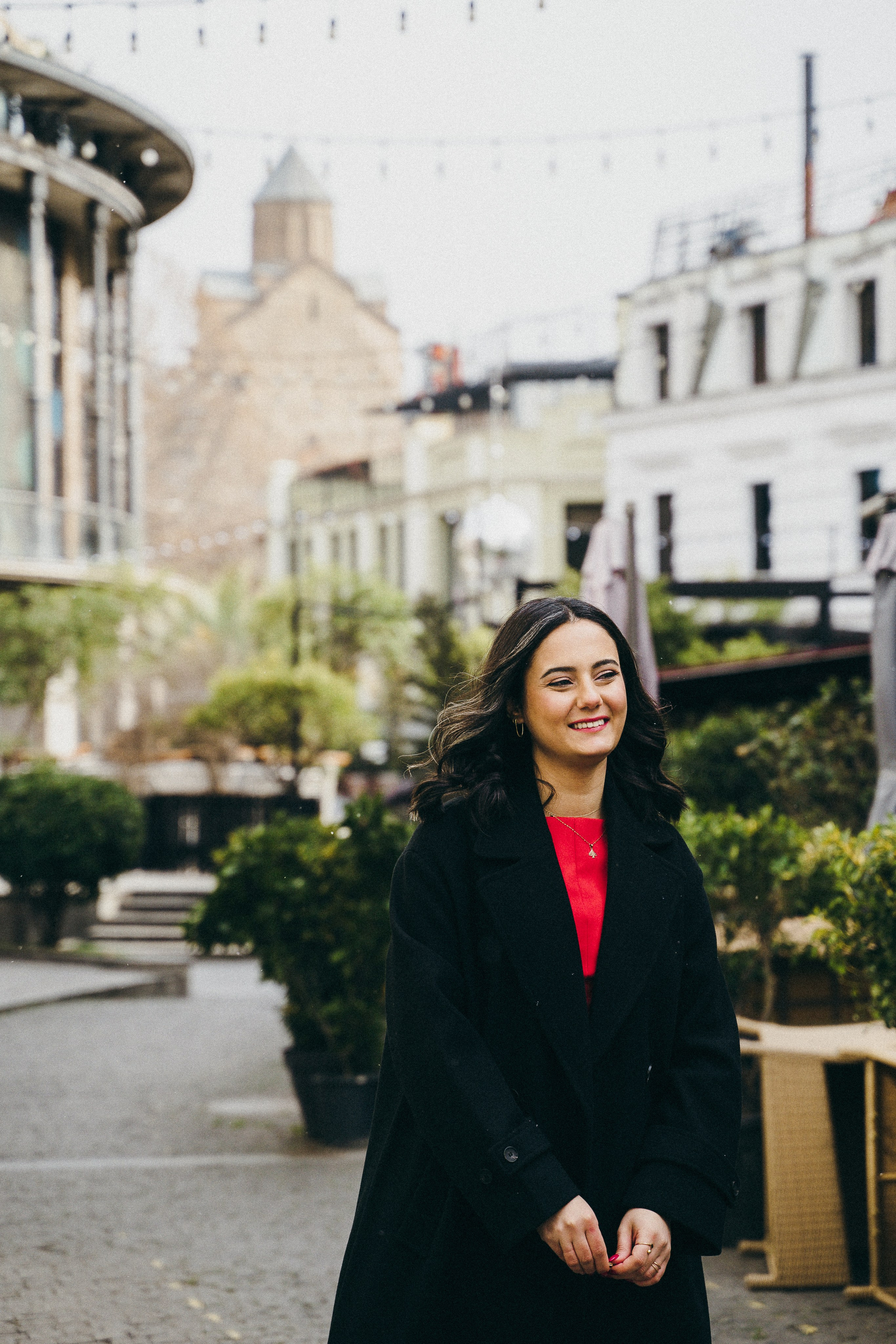 Девушка в красном