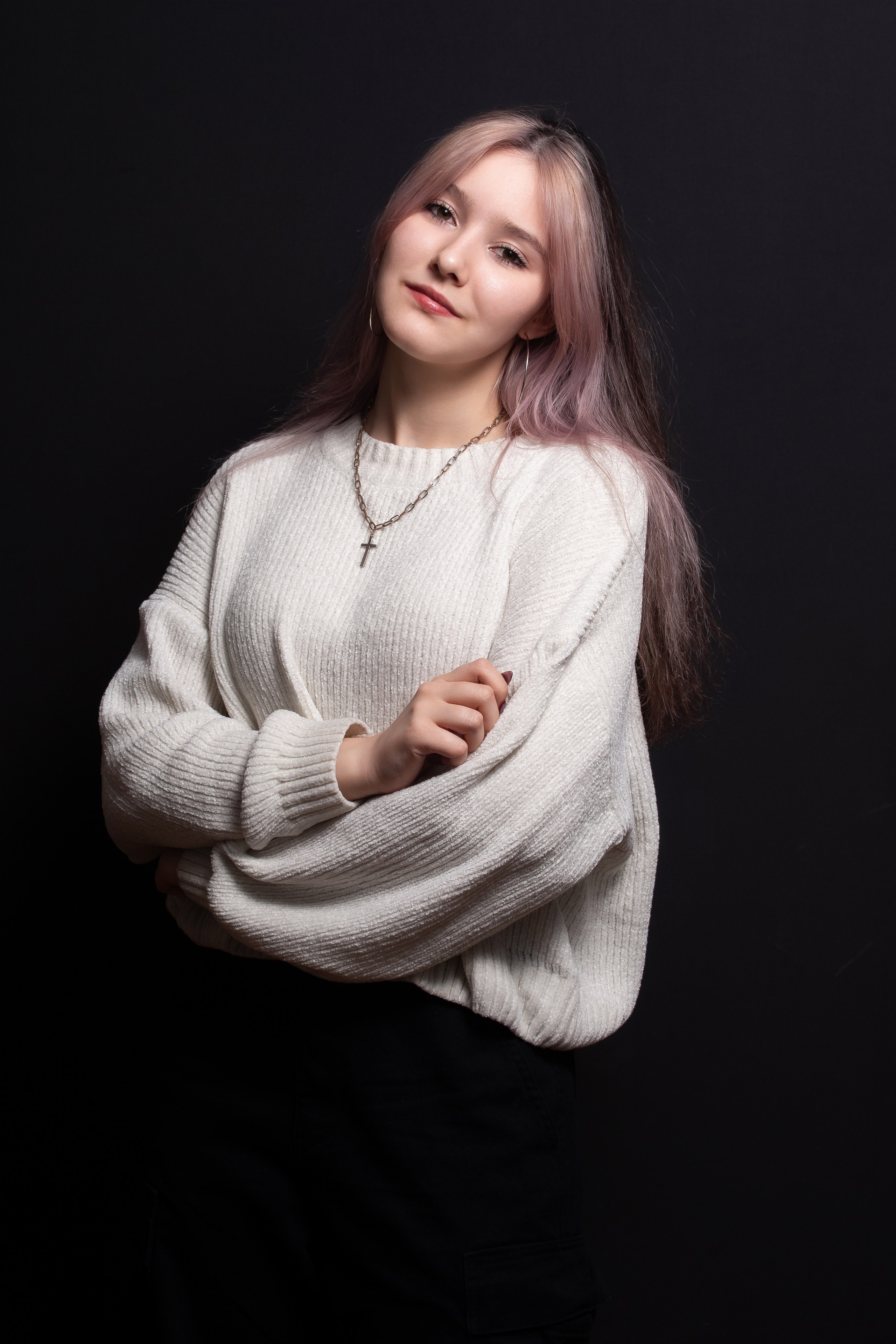 Портретная фотосессия для учеников 9 класса на чёрном фоне | Школьный фотограф Николай Богатырёв | Твой альбом / Твои правила. ТВОЙ АЛЬБОМ / ТВОИ ПРАВИЛА