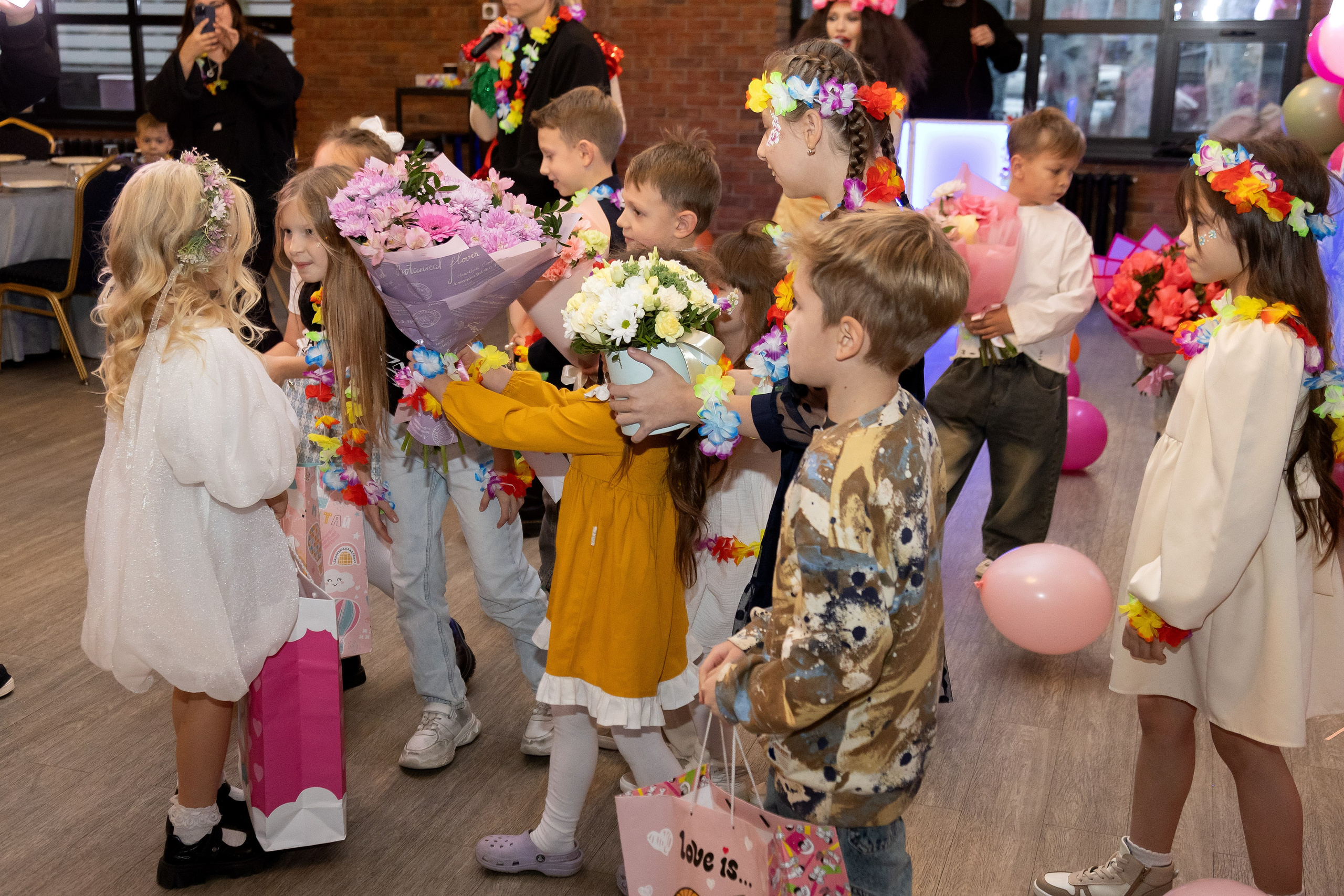 День Рожденья Оливия 7 лет. Портретный Студийный и уличный фотограф Москва. Индивидуальные, Семейные, Беременность, Будуар, Каталог, контент съемки для блога и бизнеса