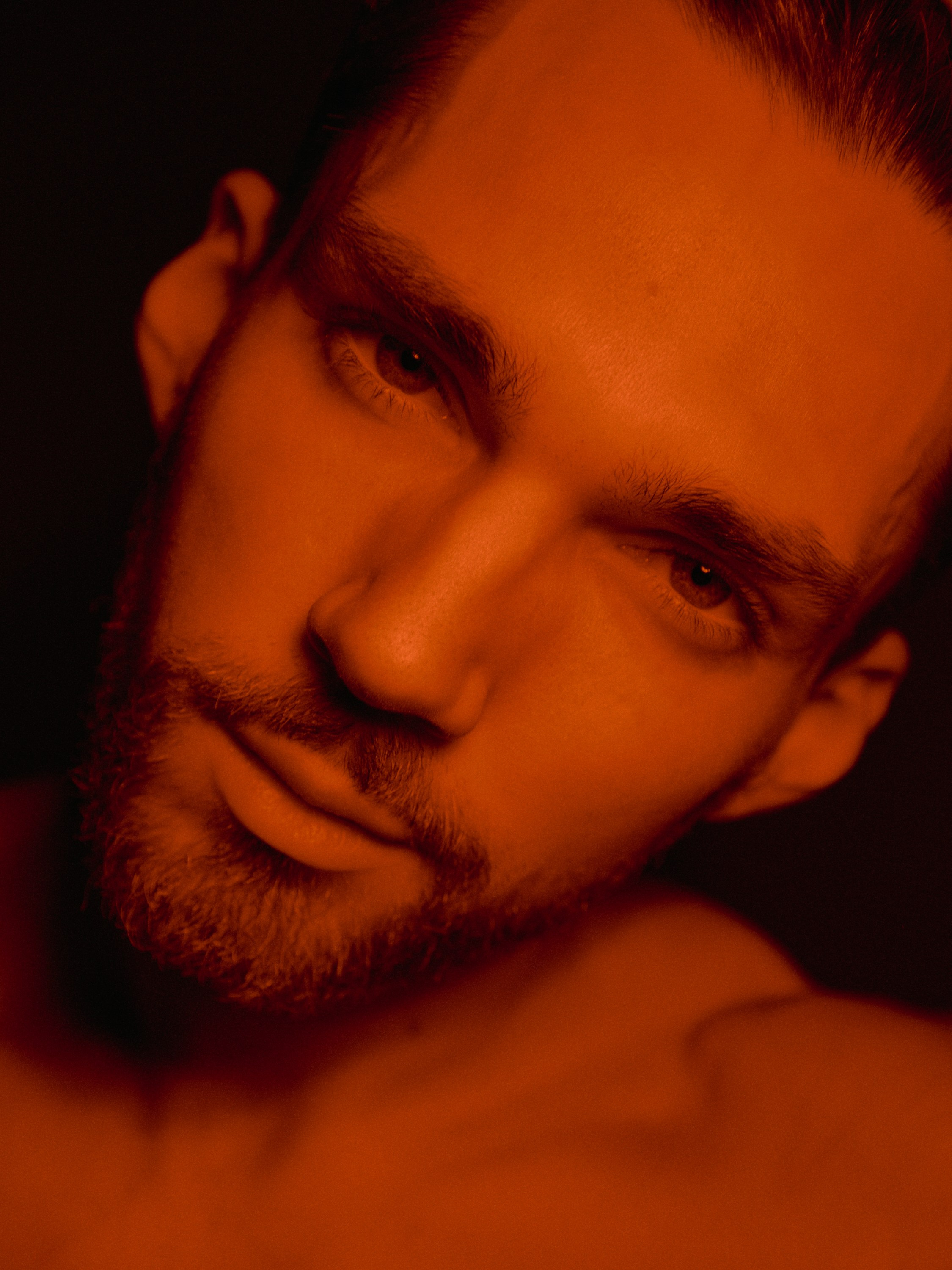 Мужская фотосессия в Воронеже с цветным светом