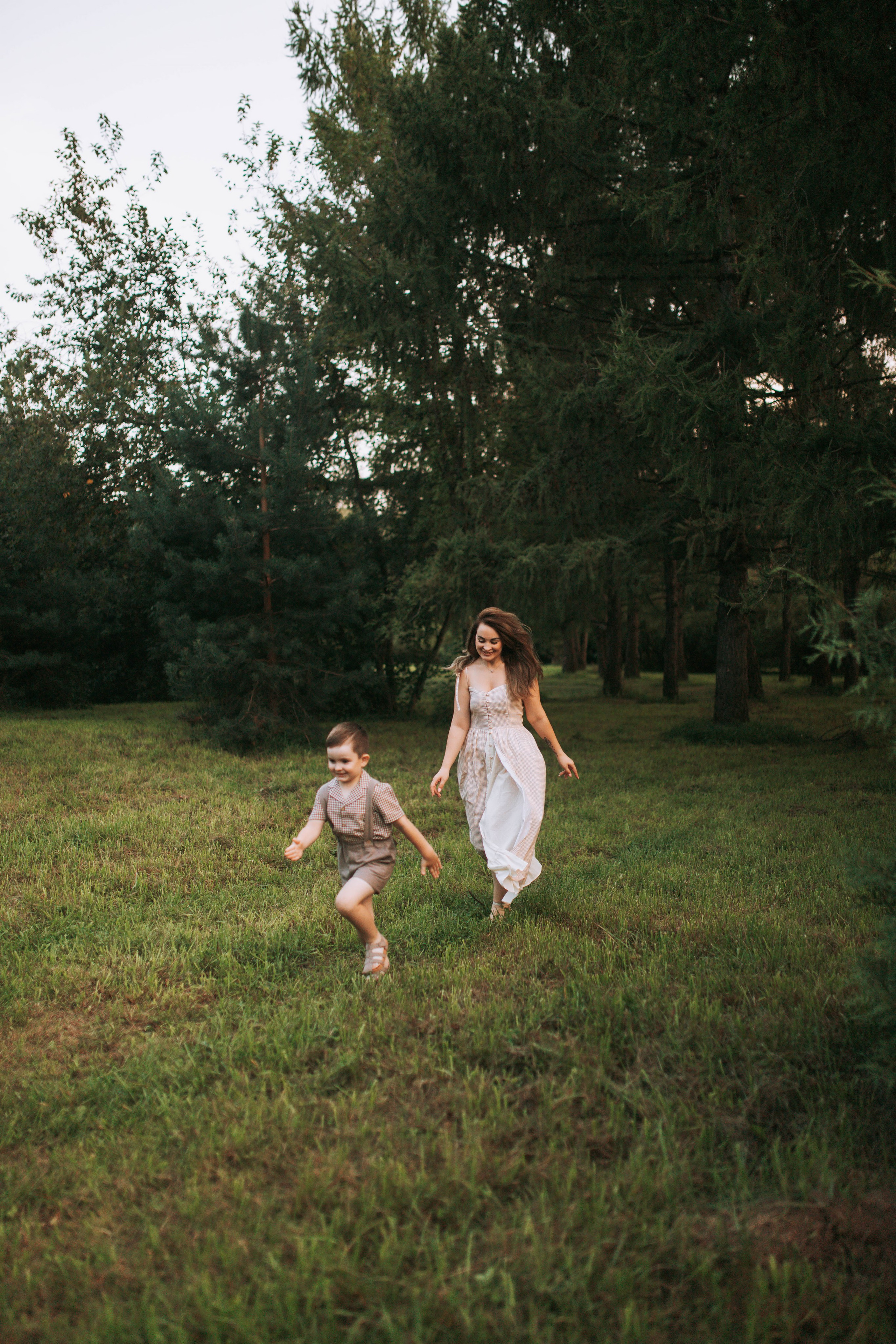 Весёлая прогулка вместе с мамой. Свадебный и семейный фотограф в Нижнем Новгороде