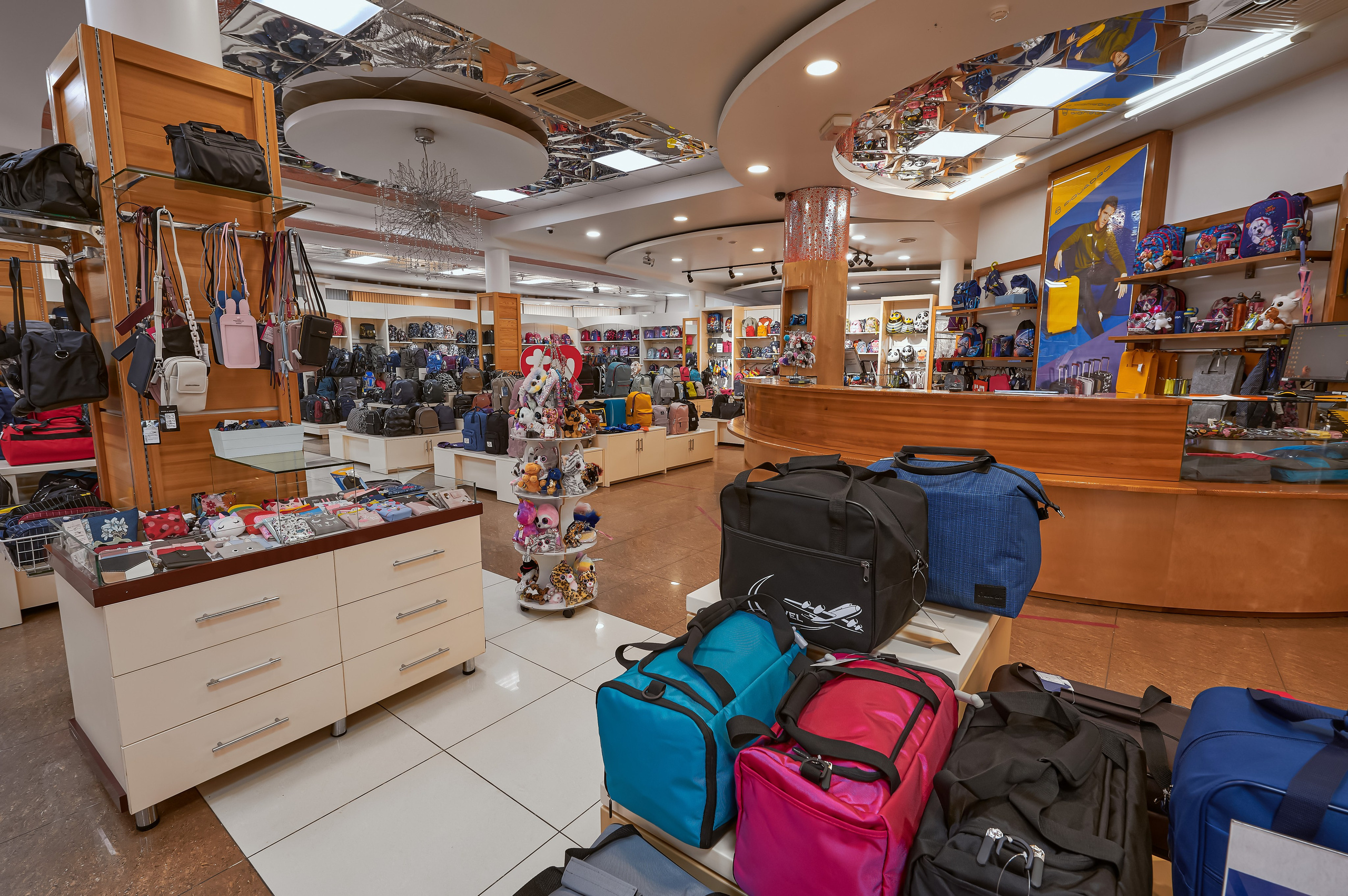 Портфолио по интерьерной и экстерьерной фотосъёмки: Мир Сумок — Правый берег. Фотограф Яковлев Роман — Красноярск