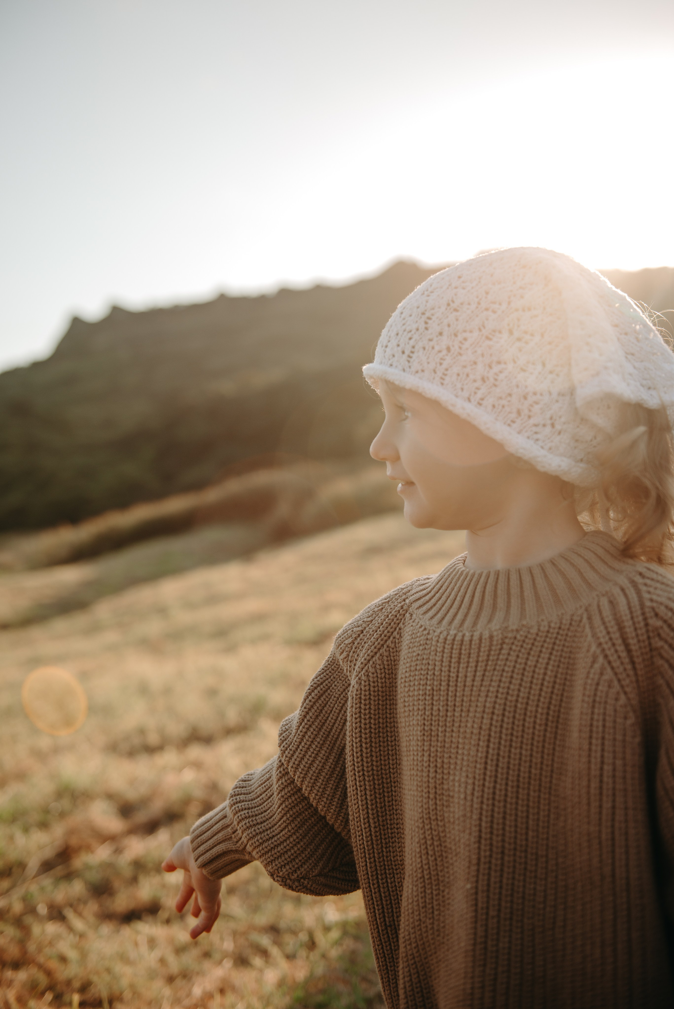 Дениска и Пелагея на сенокосе. Ирина Метелица фотограф на Шикотане